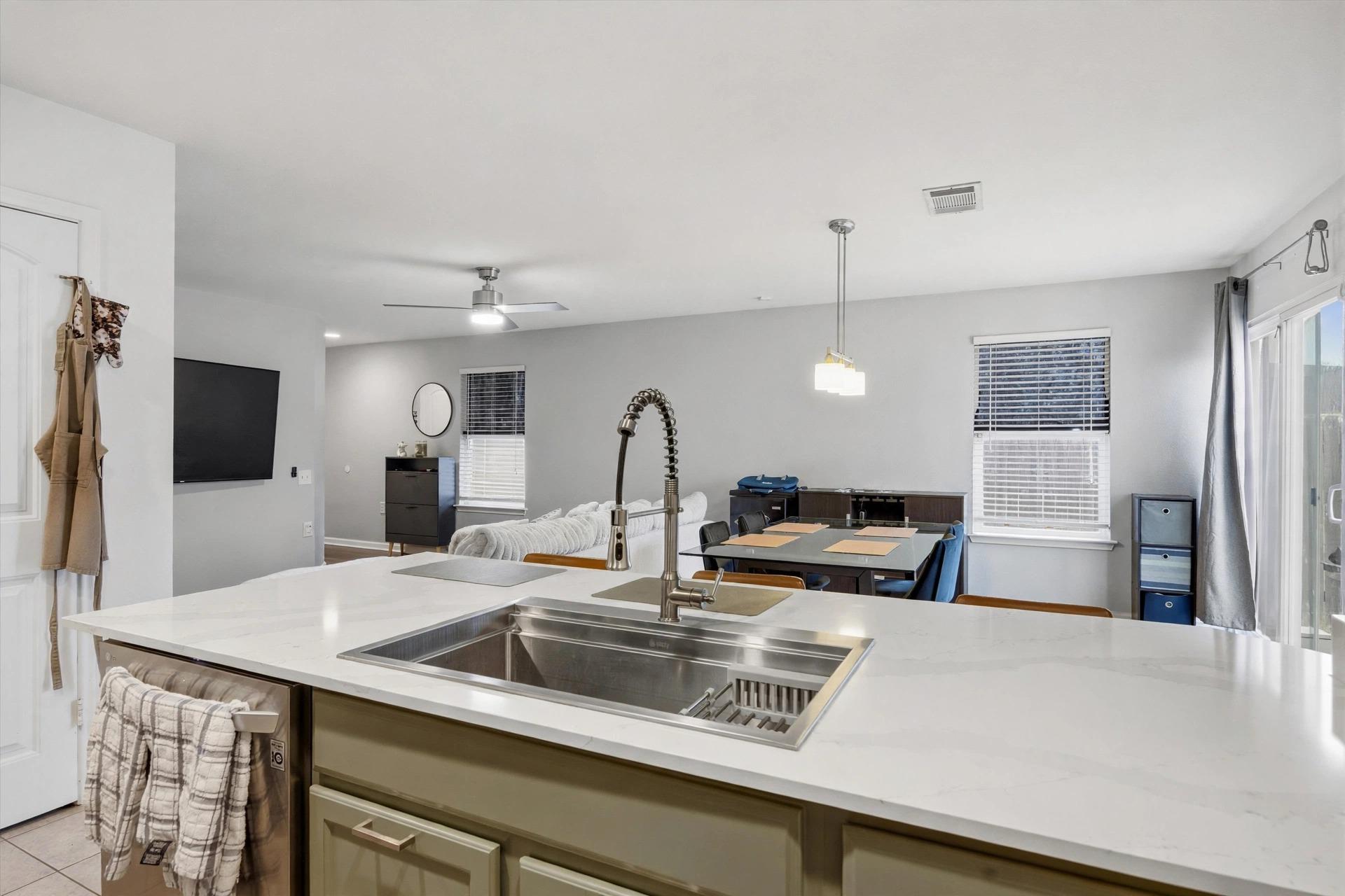6617 Sunderland Trl Property Photo 9