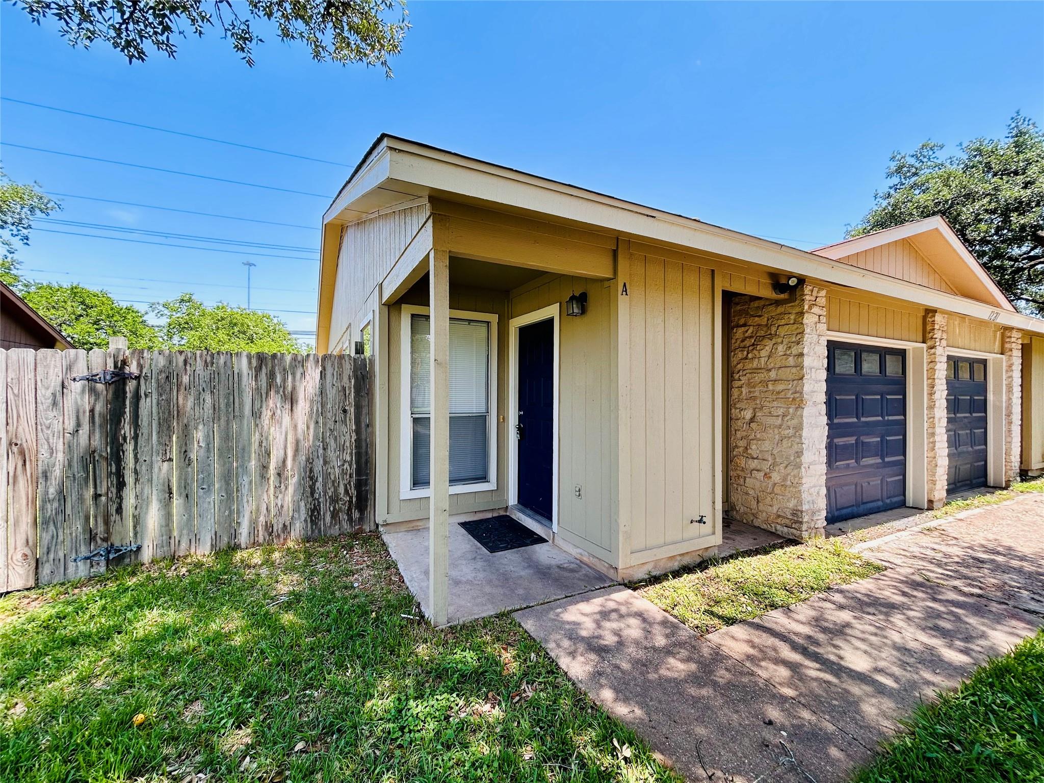 12211 Dundee Dr A Property Photo