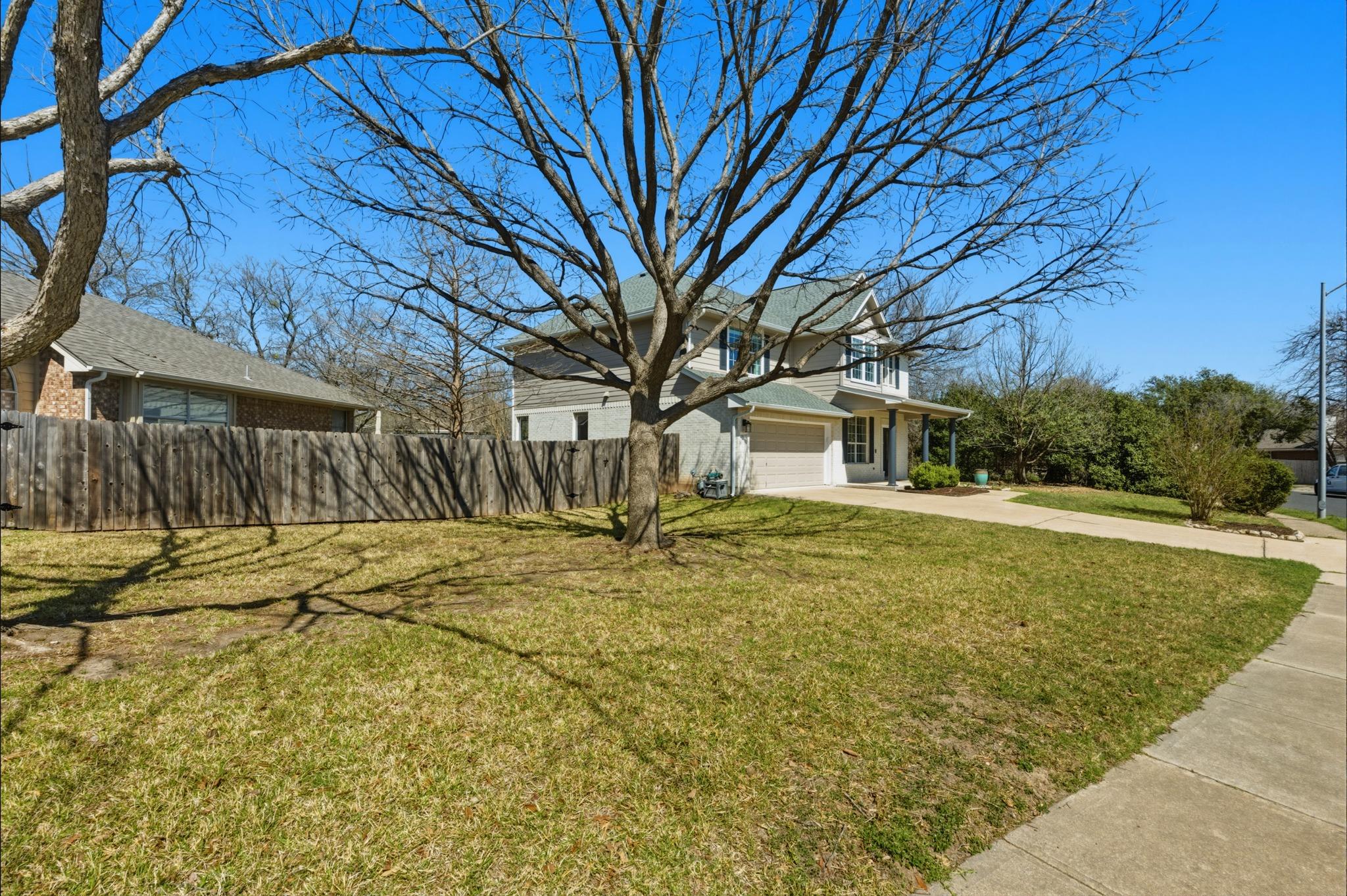 6810 Poncha Pass Property Photo 3