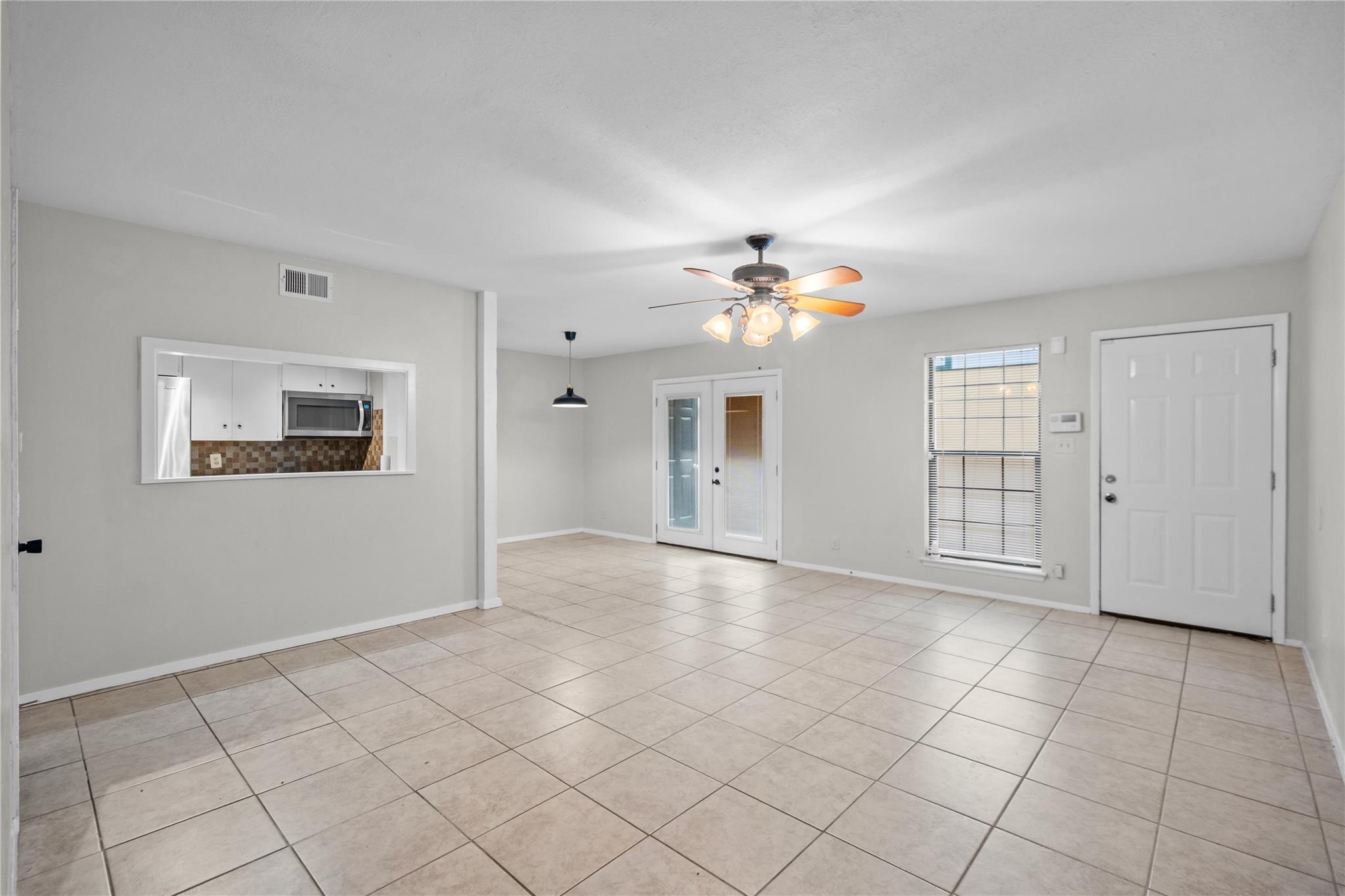 6718 Silvermine Dr #302 Property Photo 5