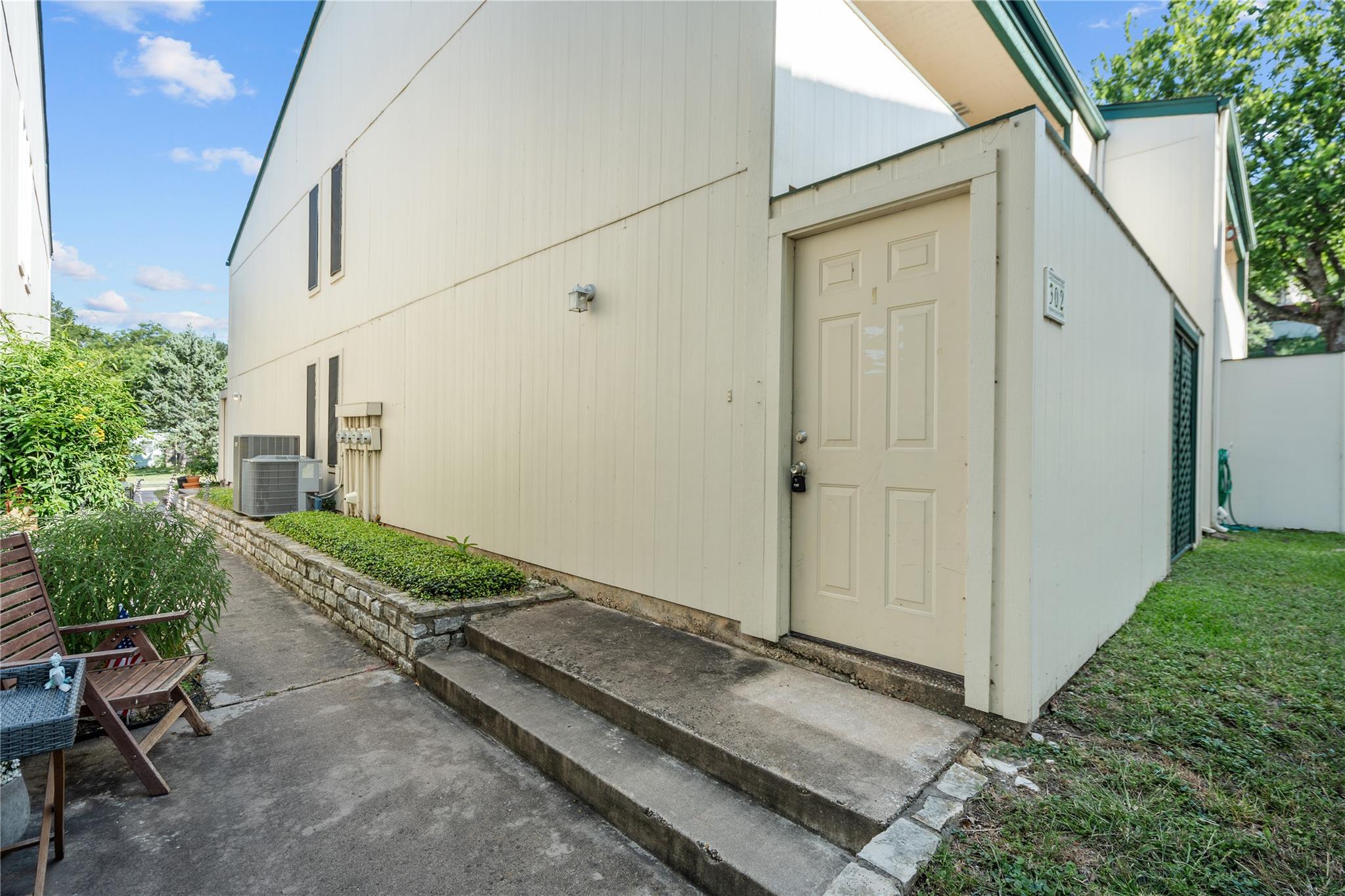 6718 Silvermine Dr #302 Property Photo 16