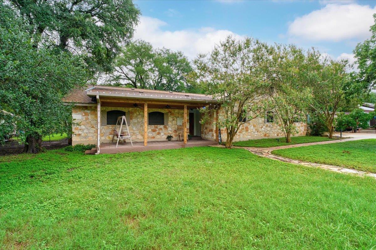 1009 Bluebird Dr Property Photo 2