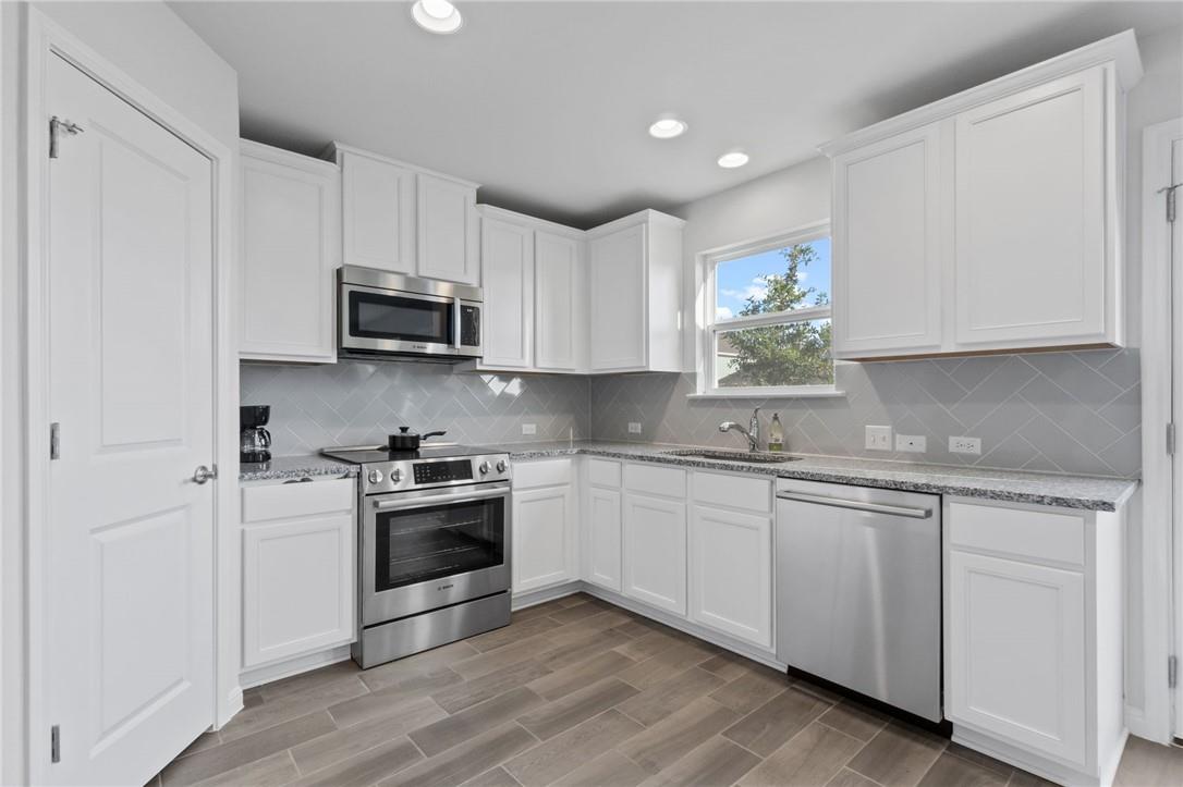 9507 Morning Iris Dr Property Photo 3