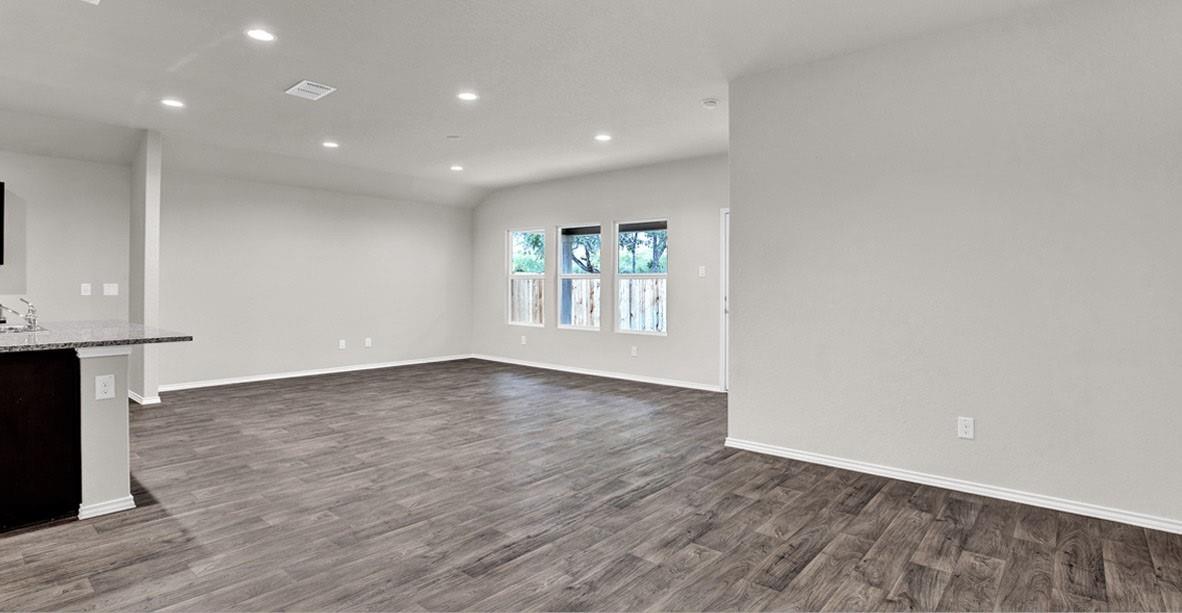 6008 Roderick Dr Property Photo 3