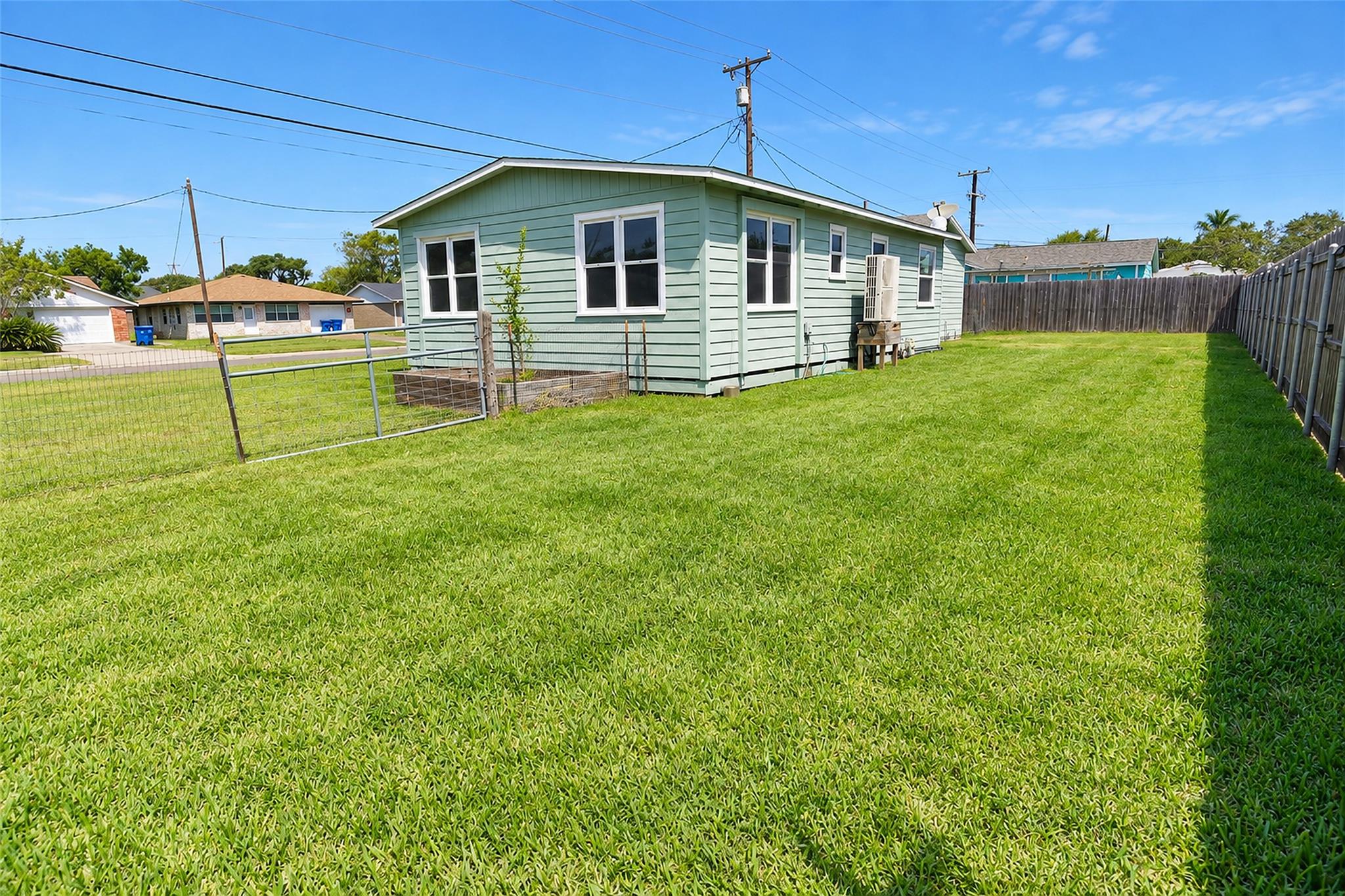 1322 Omohundro St Property Photo 11