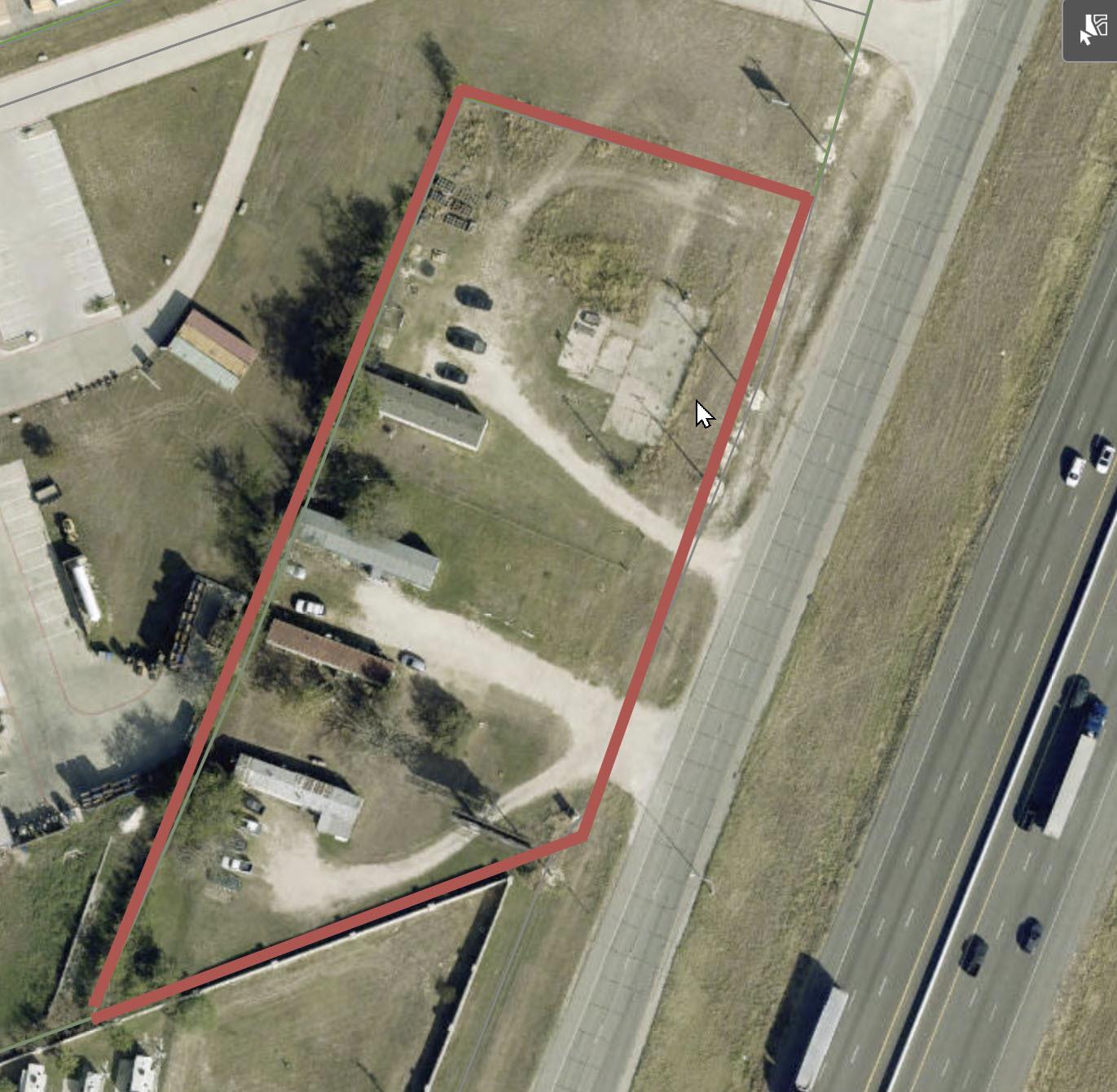 13615 N Interstate 35 Hwy Property Photo 1
