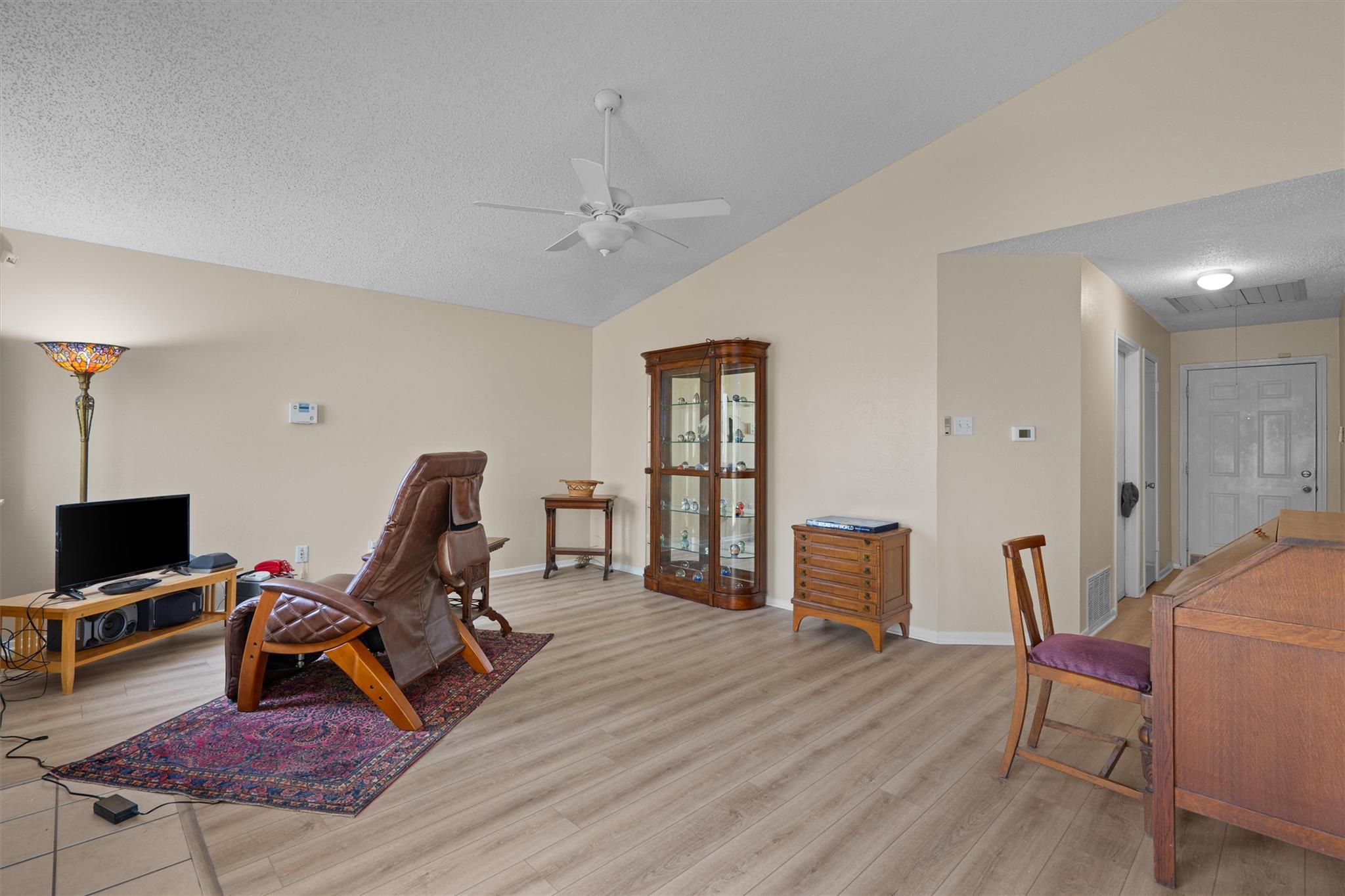 1403 Alma Dr Property Photo 5