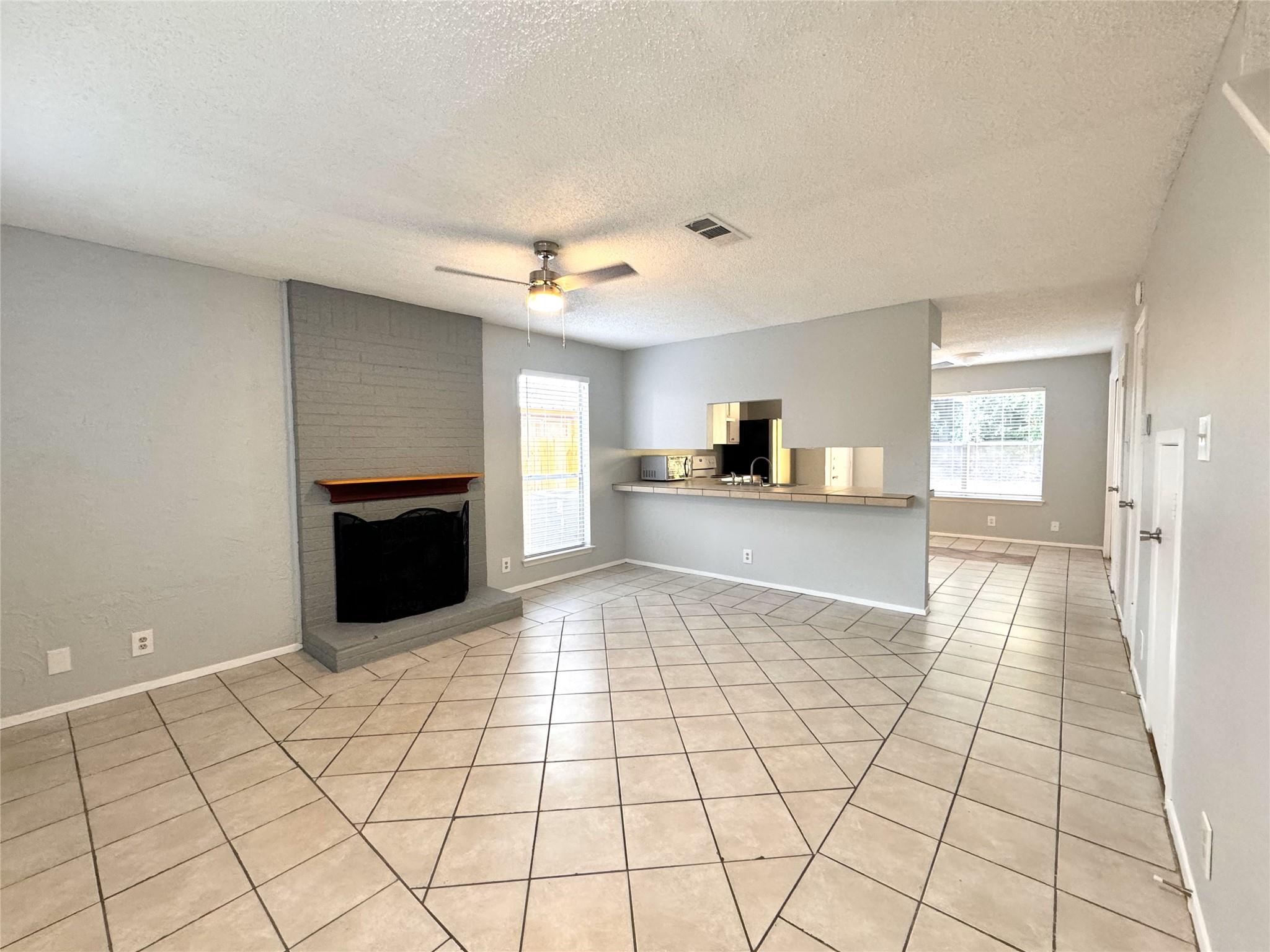 2203 Granberry Dr #a Property Photo 2