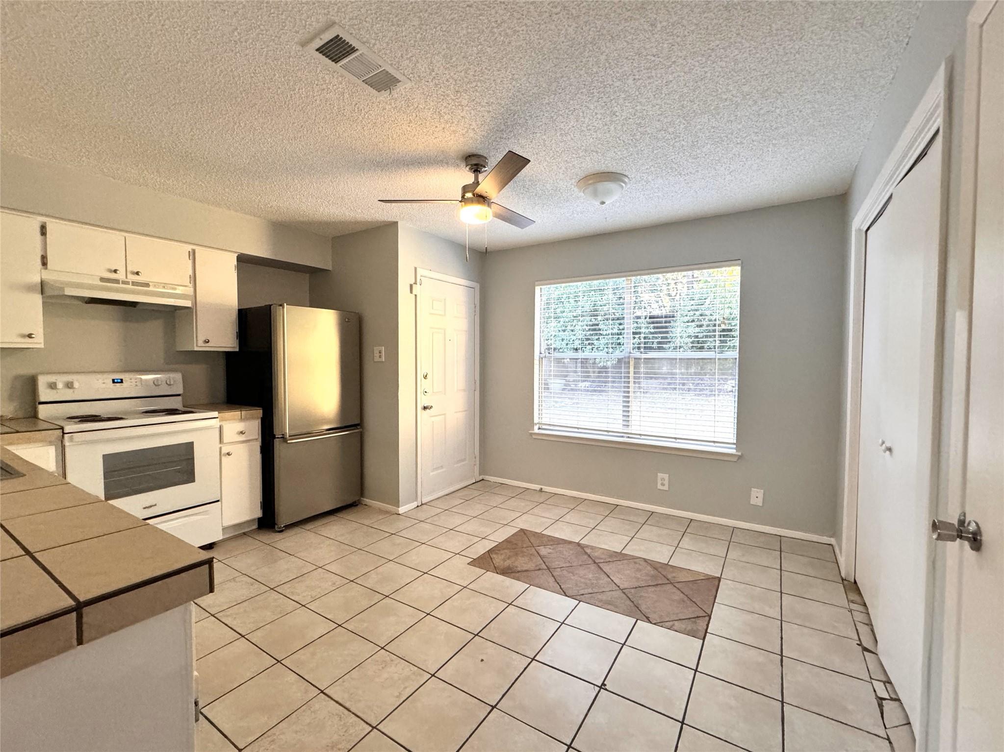 2203 Granberry Dr #a Property Photo 3