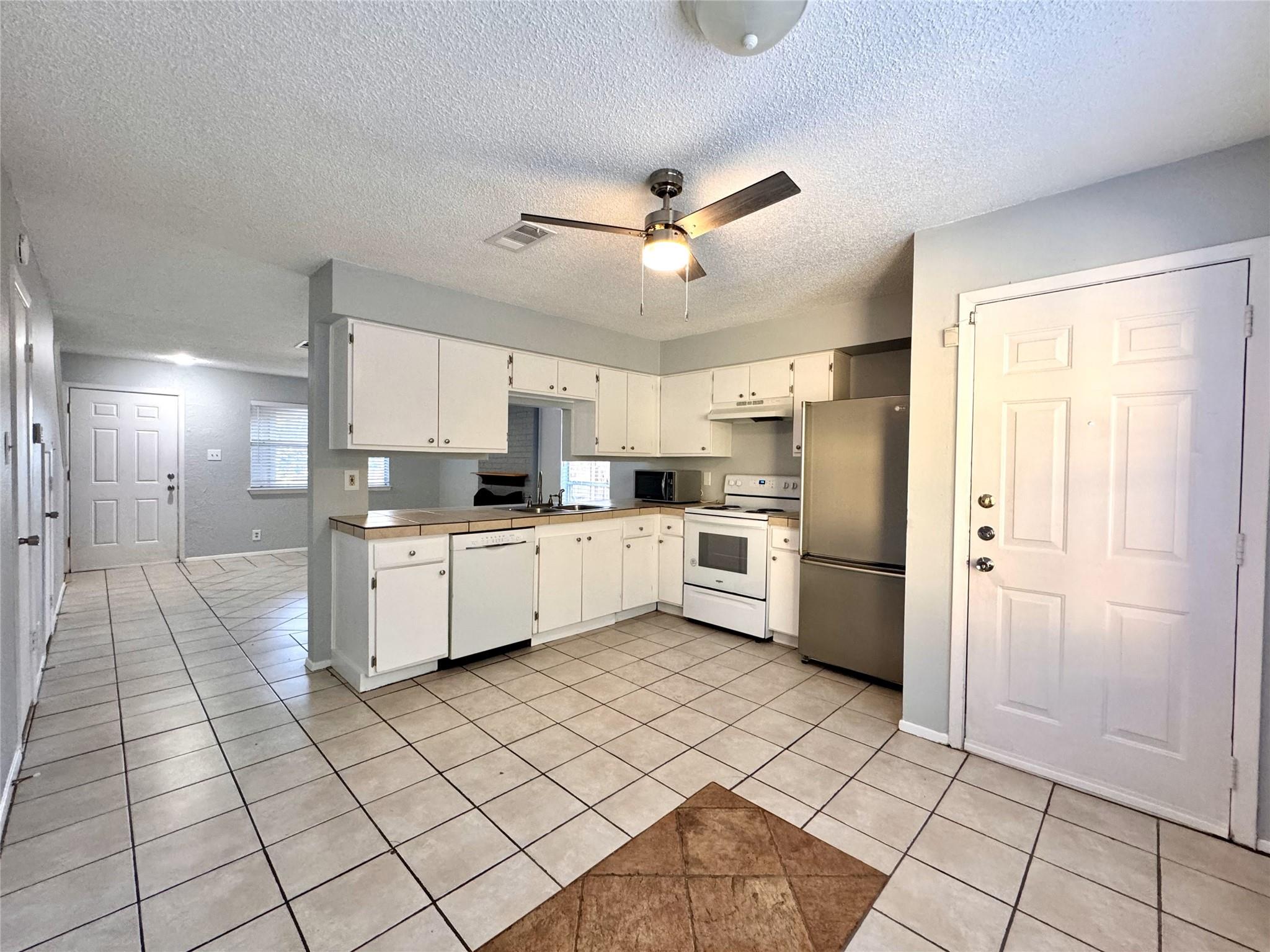 2203 Granberry Dr #a Property Photo 4