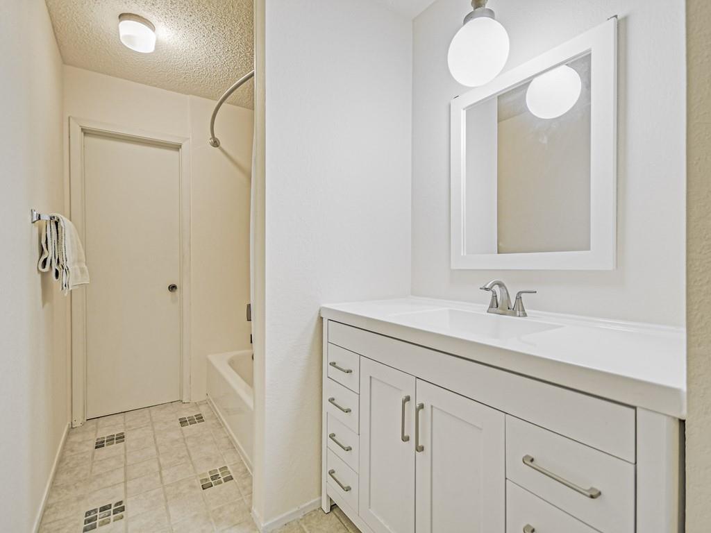 6515 Fair Valley Trl Property Photo 7