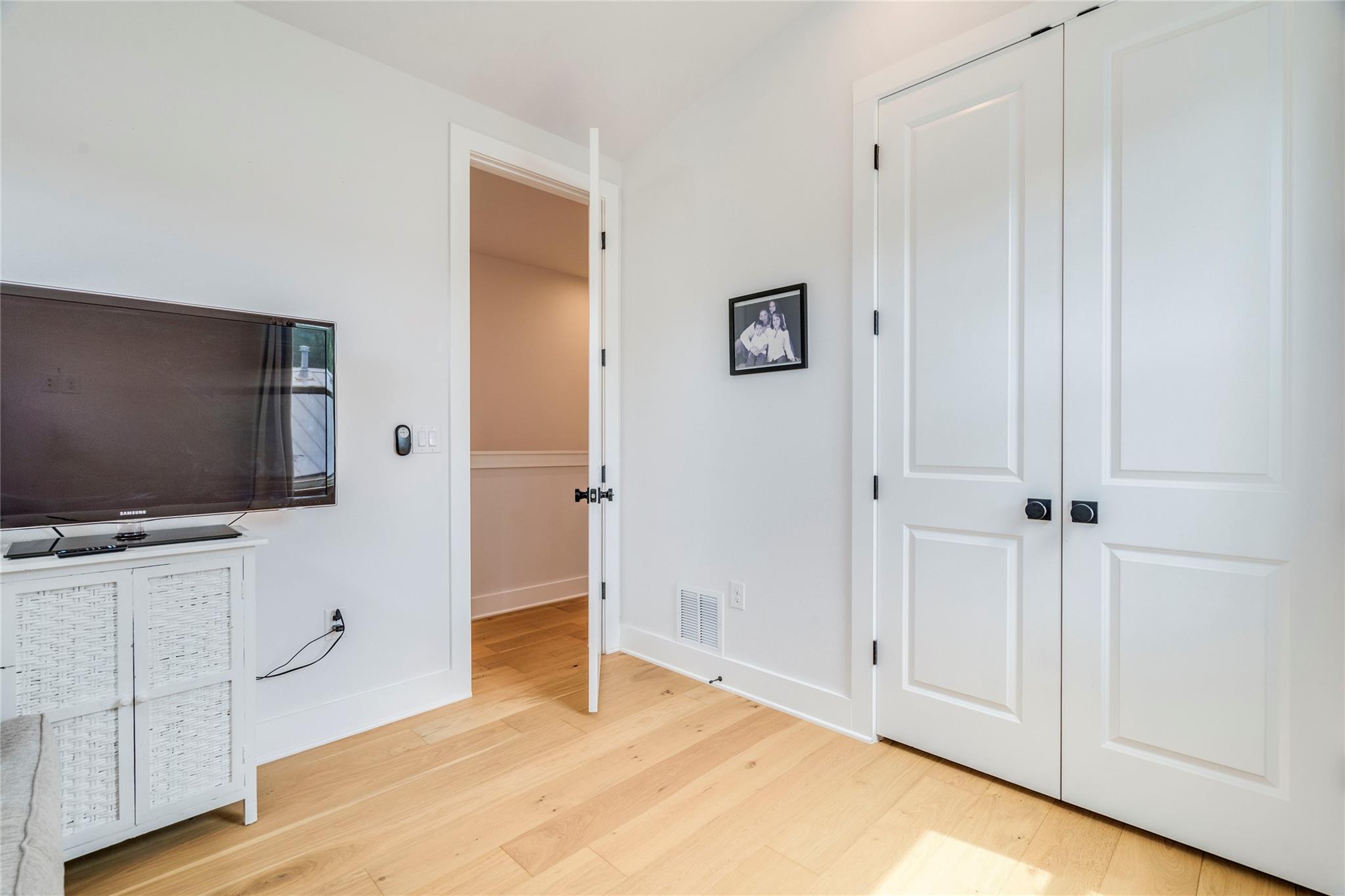 1214 Delano St #1 Property Photo 18