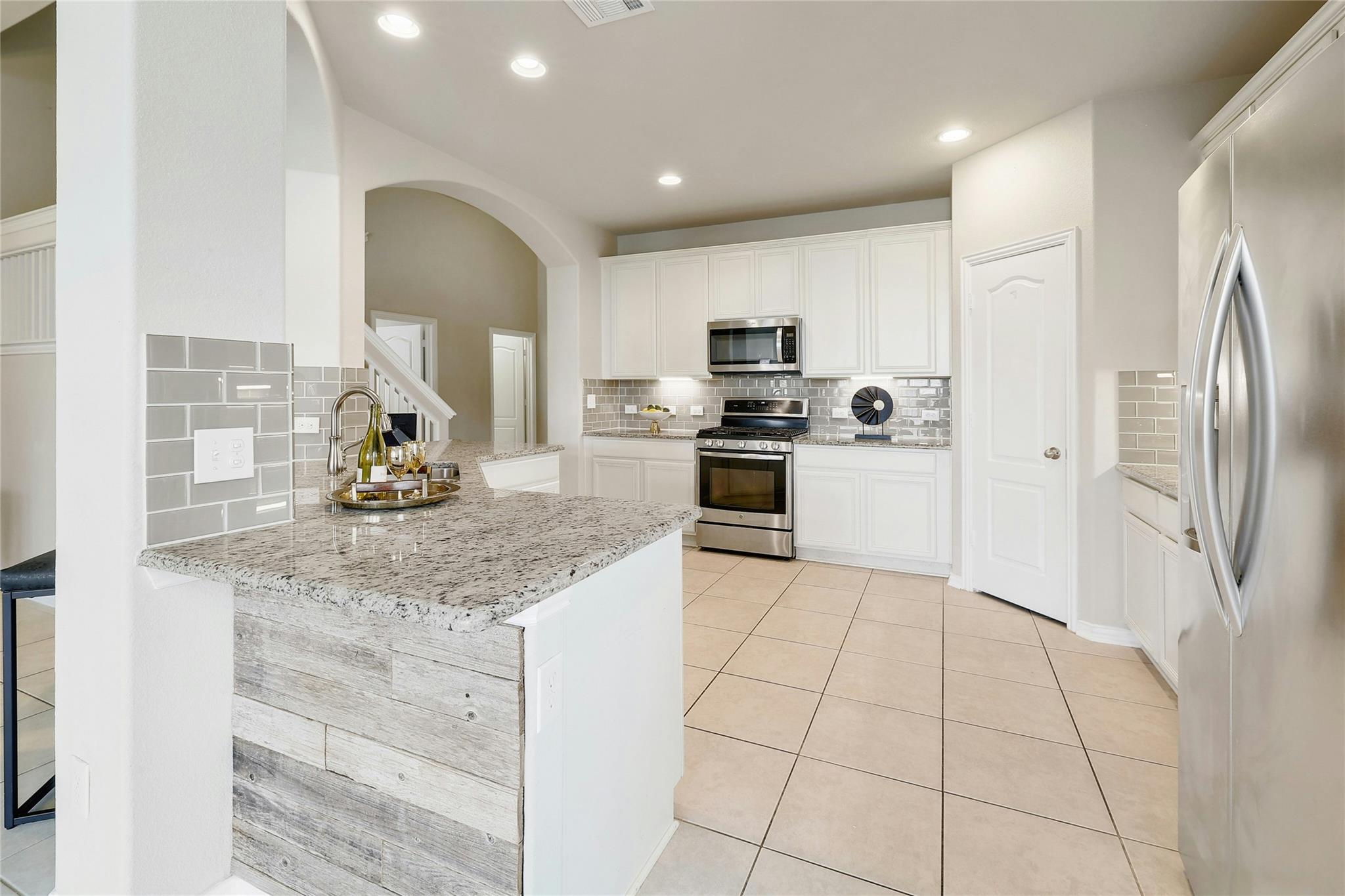 1029 Feldspar Stream Way Property Photo 6
