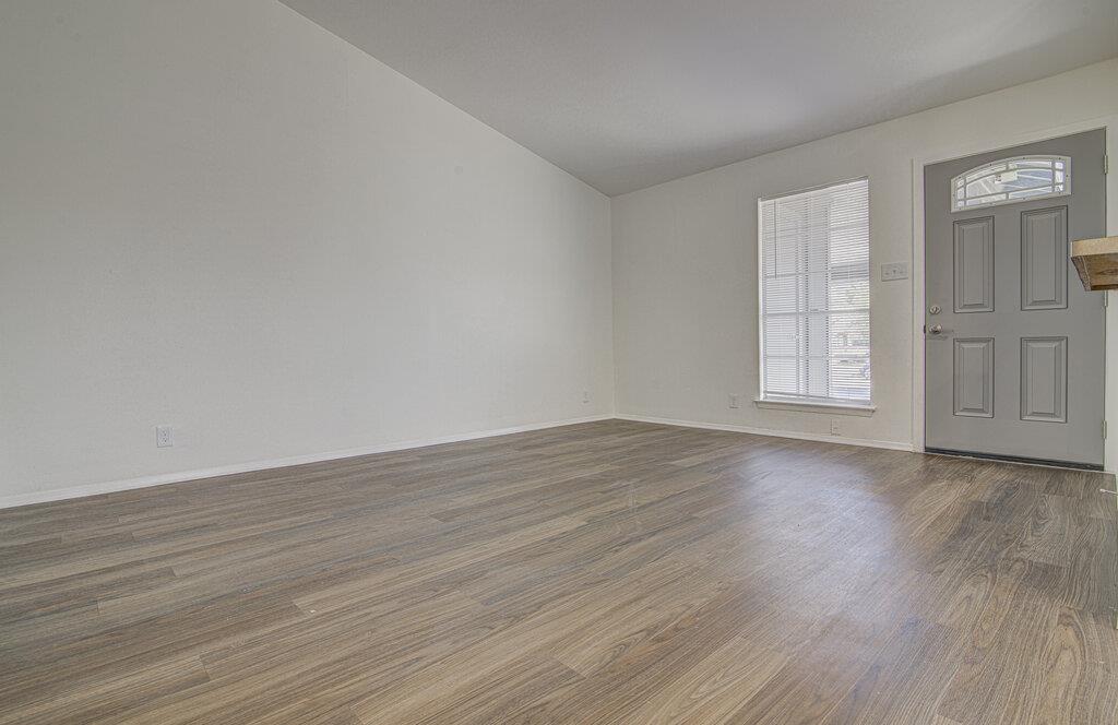 1936 Nicole Cir #b Property Photo 4