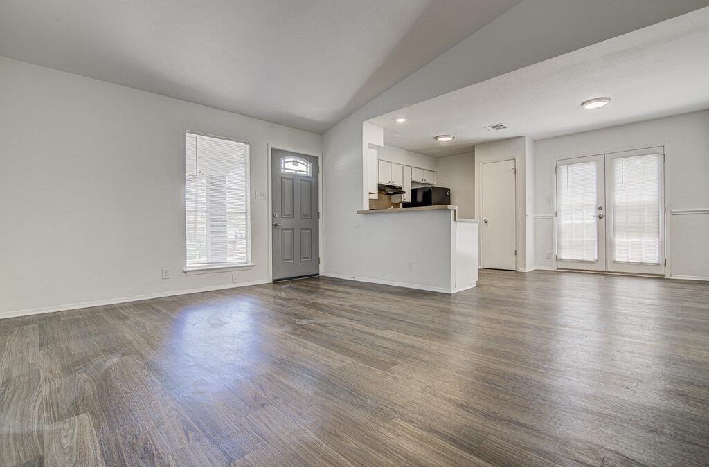 1936 Nicole Cir #b Property Photo 5