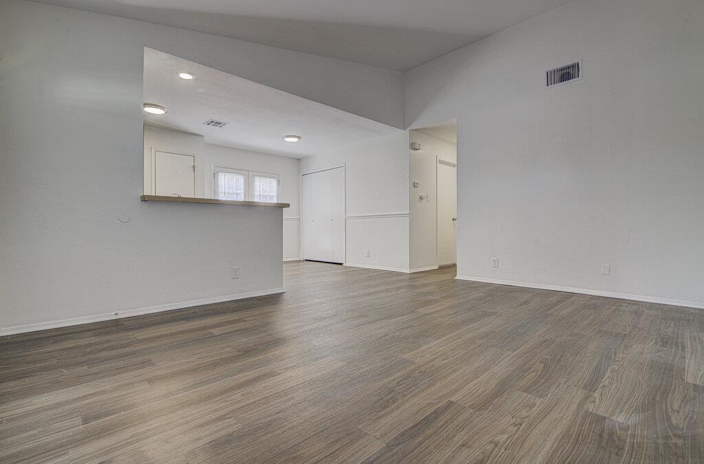 1936 Nicole Cir #b Property Photo 6