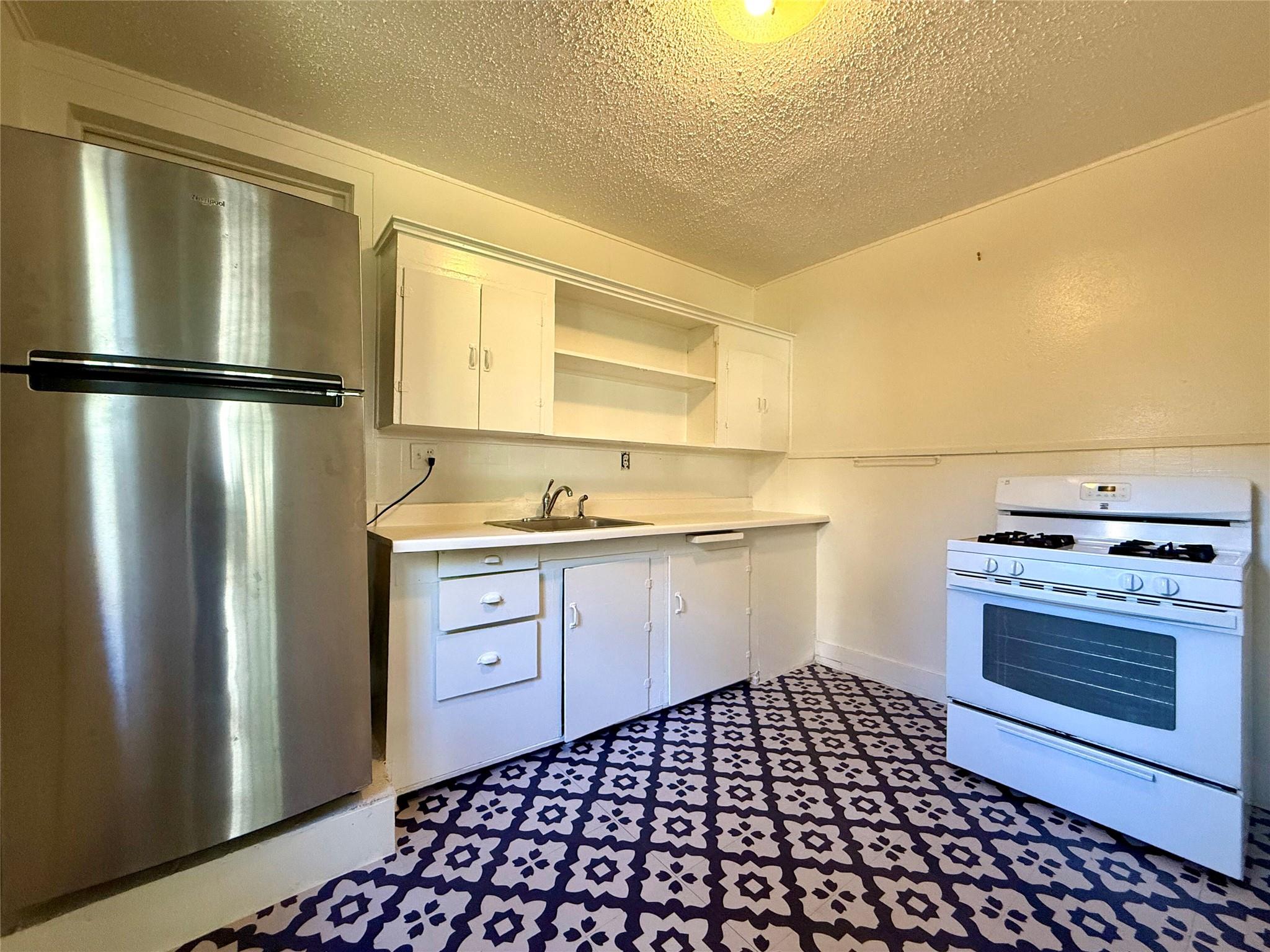 916 Keith Ln #c Property Photo 1