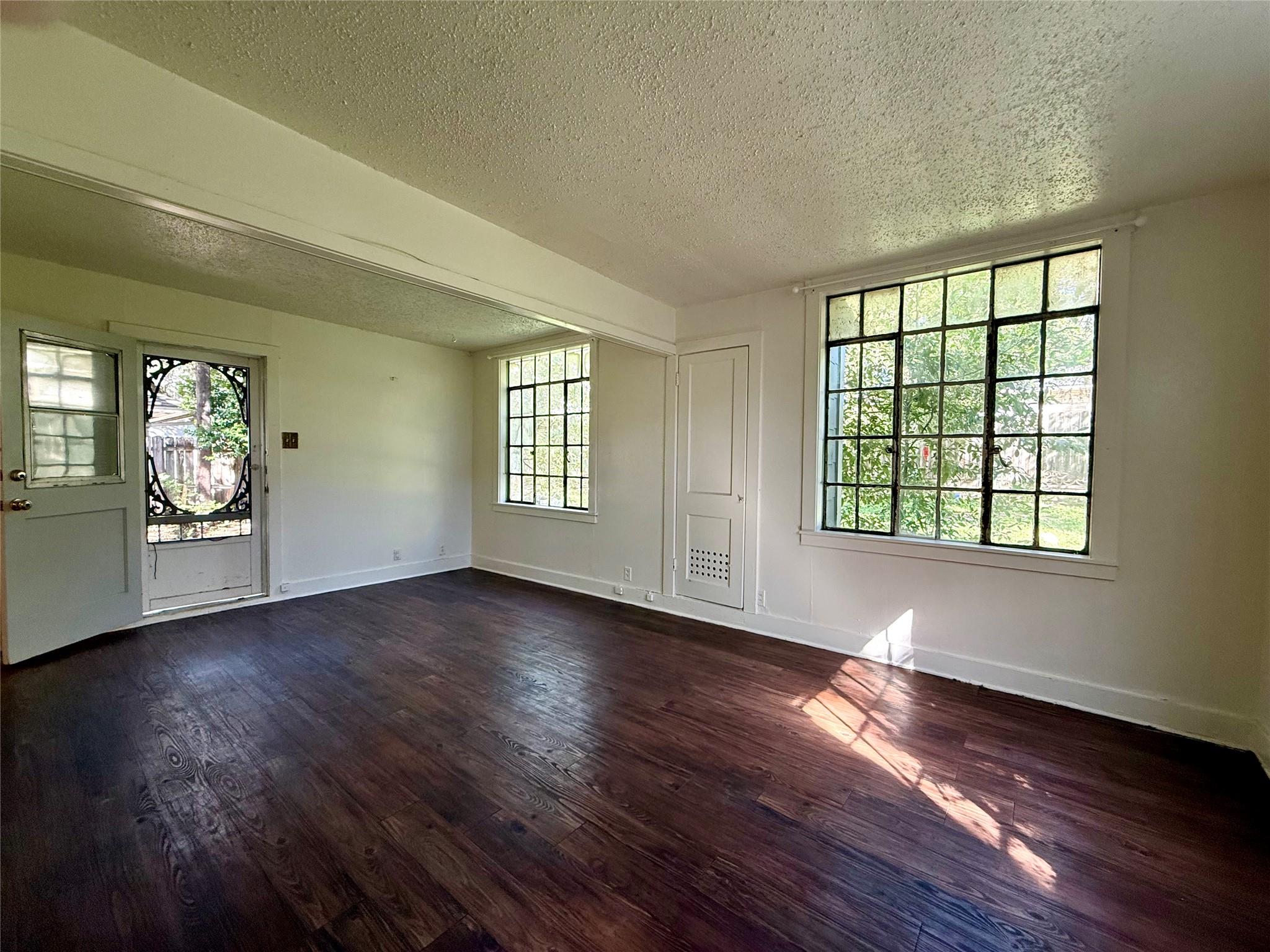 916 Keith Ln #c Property Photo 3