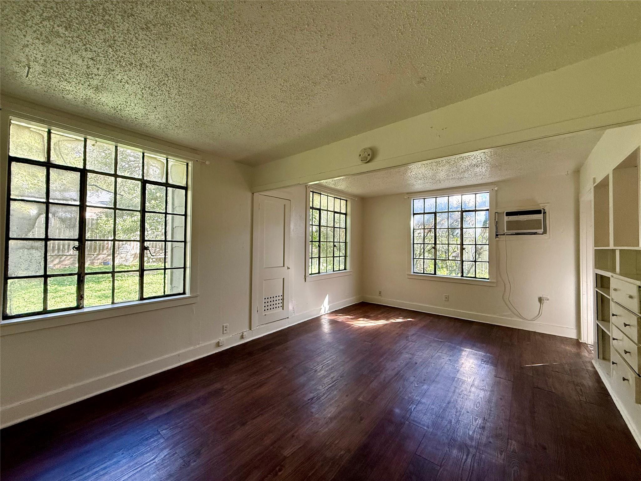 916 Keith Ln #c Property Photo 5