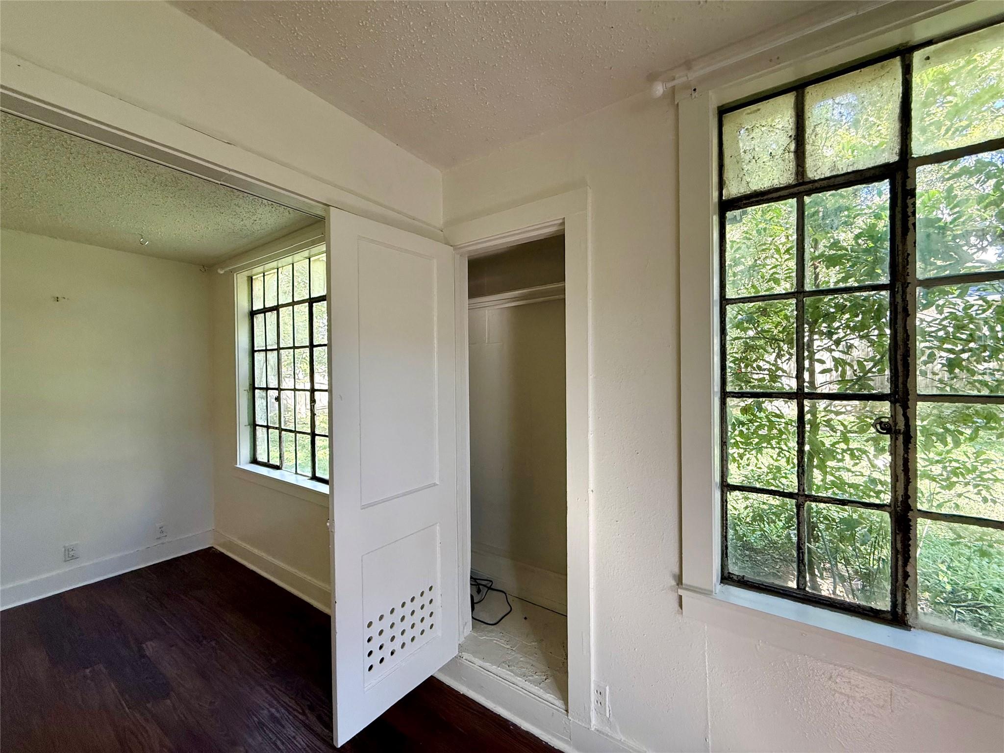 916 Keith Ln #c Property Photo 6