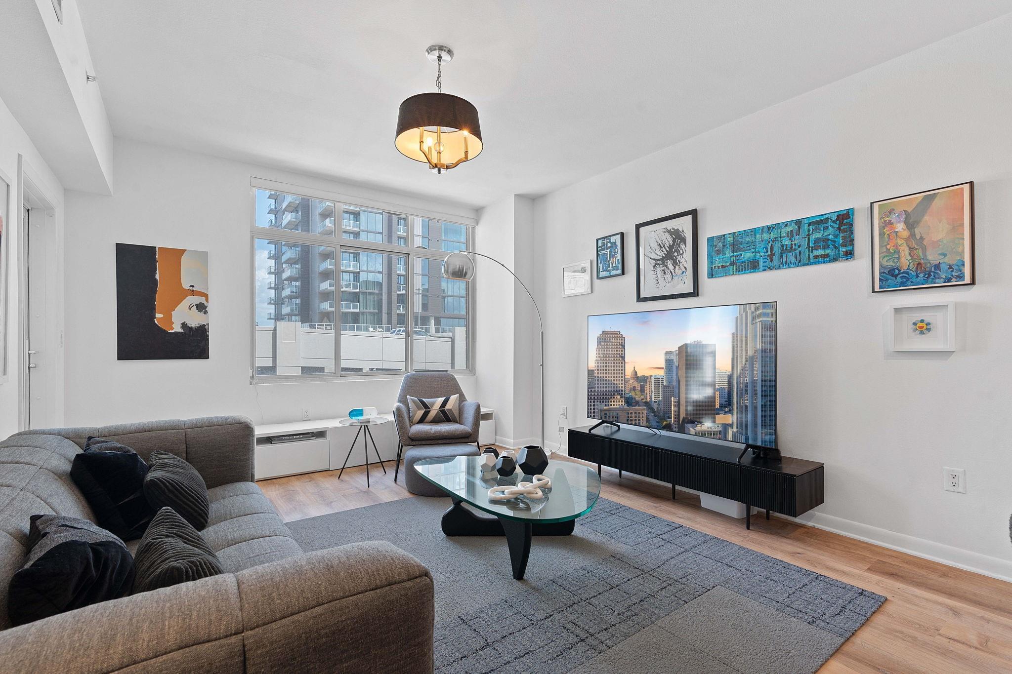 54 Rainey St 815 Property Photo 4