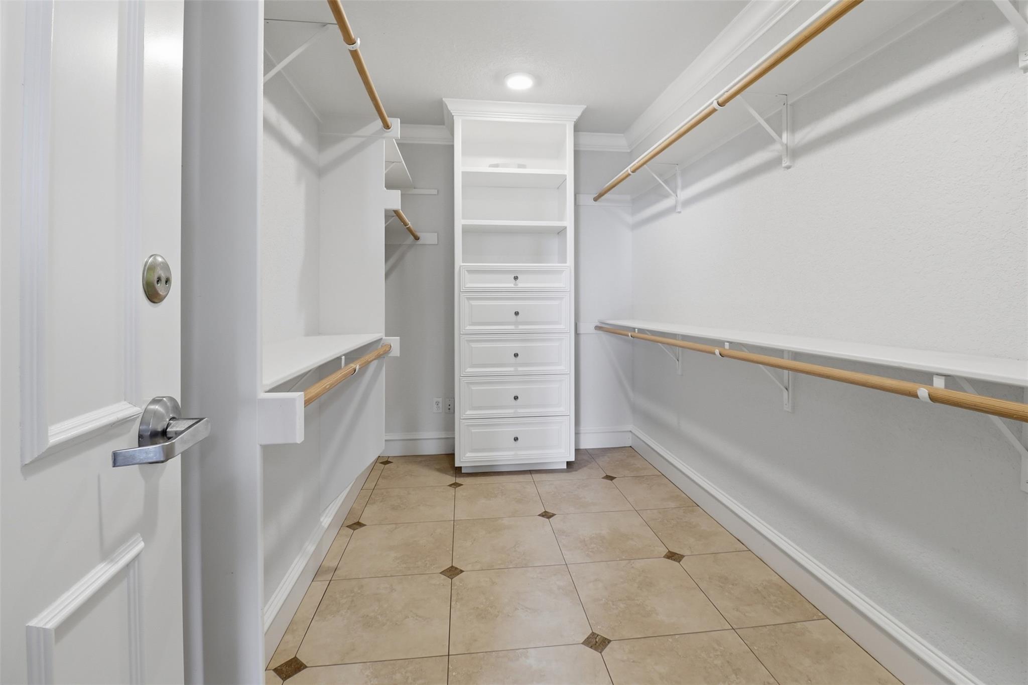 1071 Escalar Dr Property Photo 11