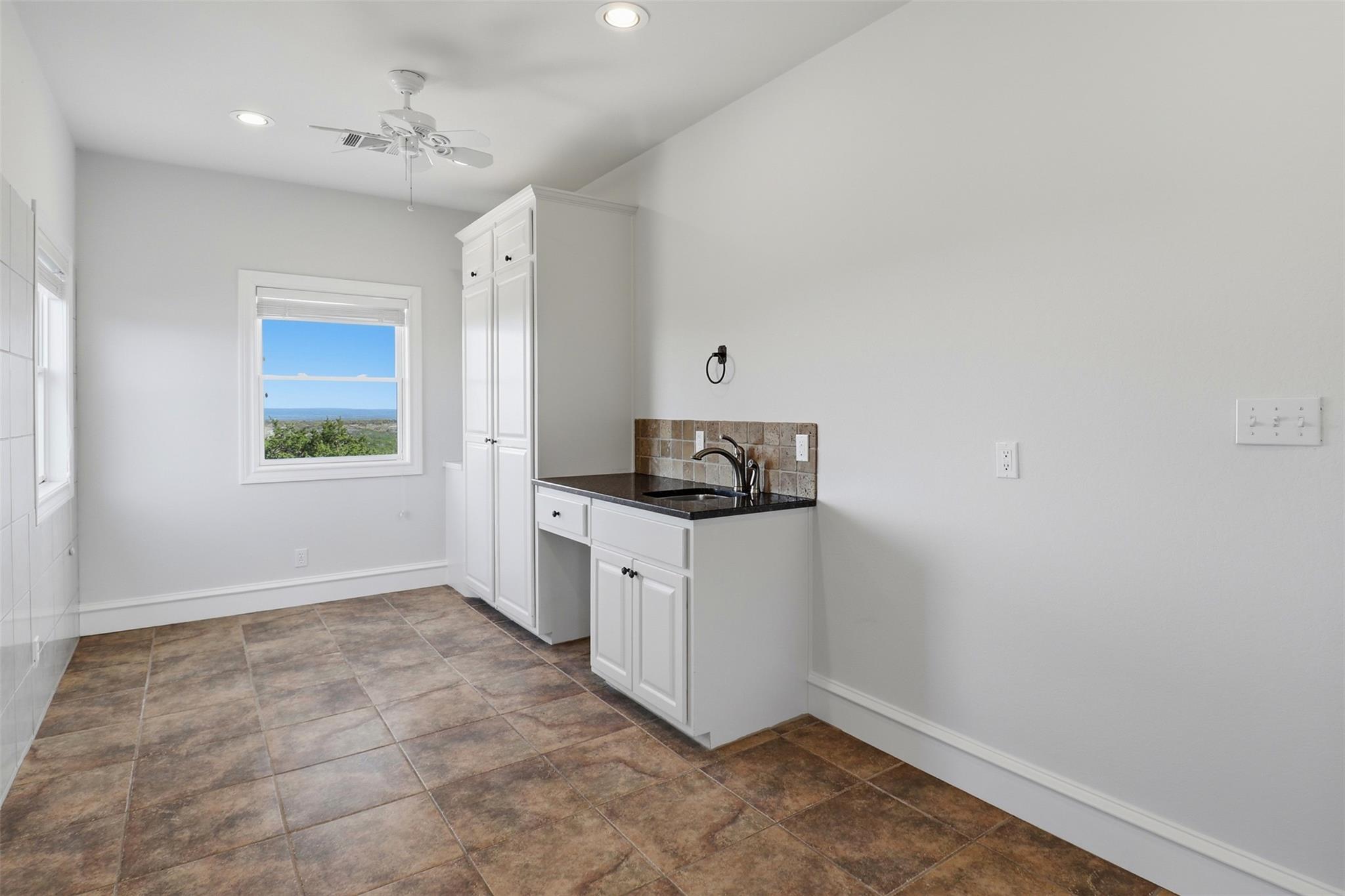 1071 Escalar Dr Property Photo 16