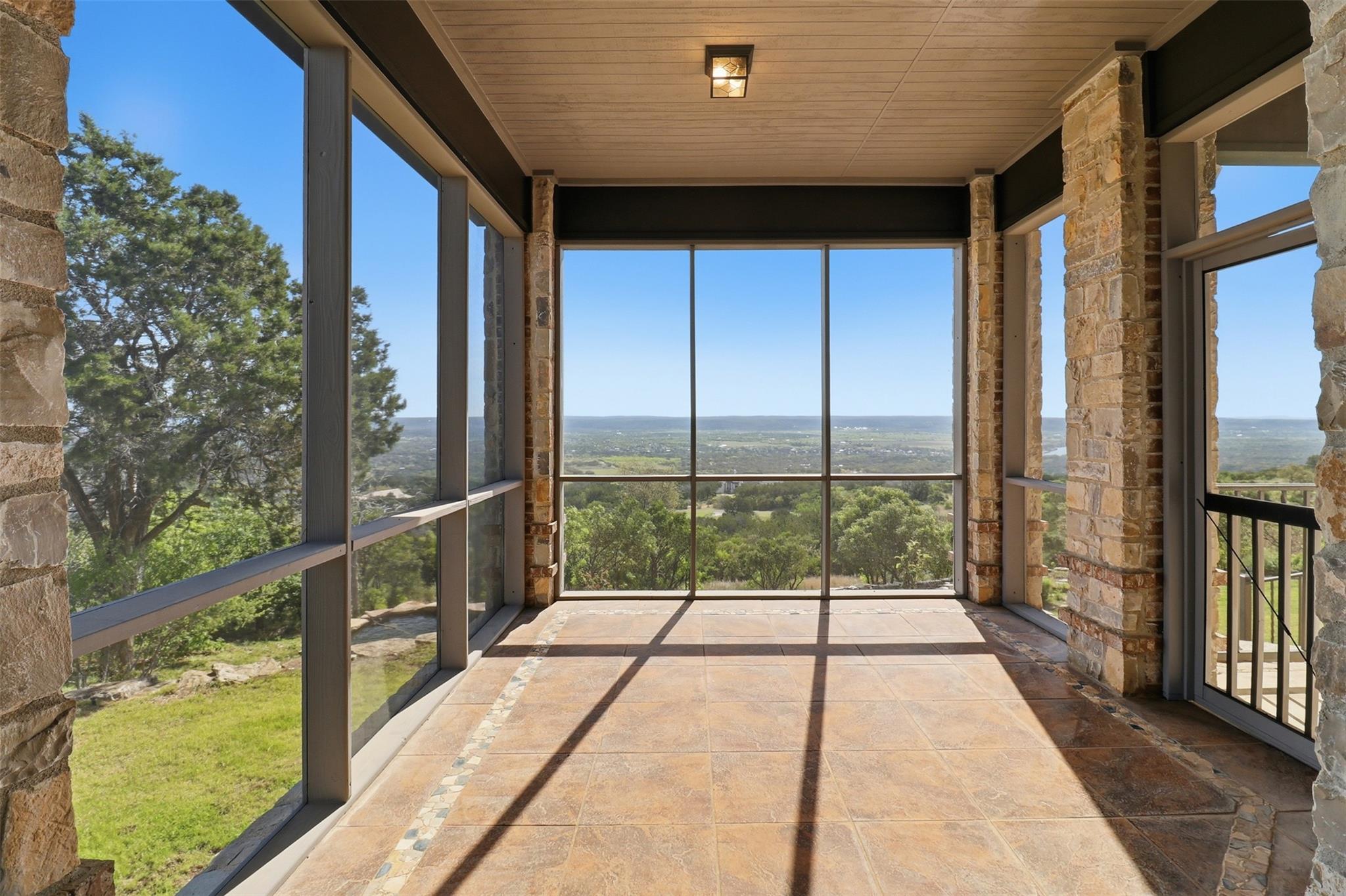 1071 Escalar Dr Property Photo 21