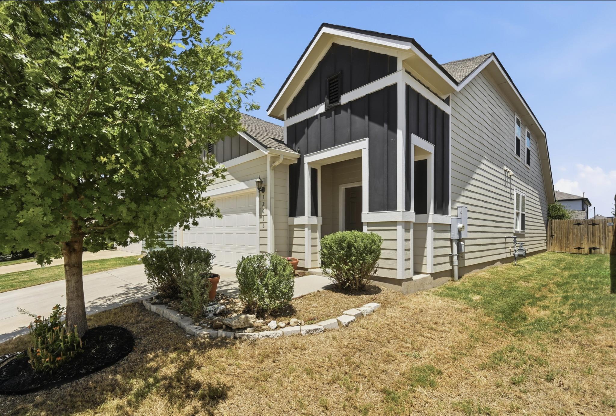 12016 Cimaizon Dr Property Photo 2