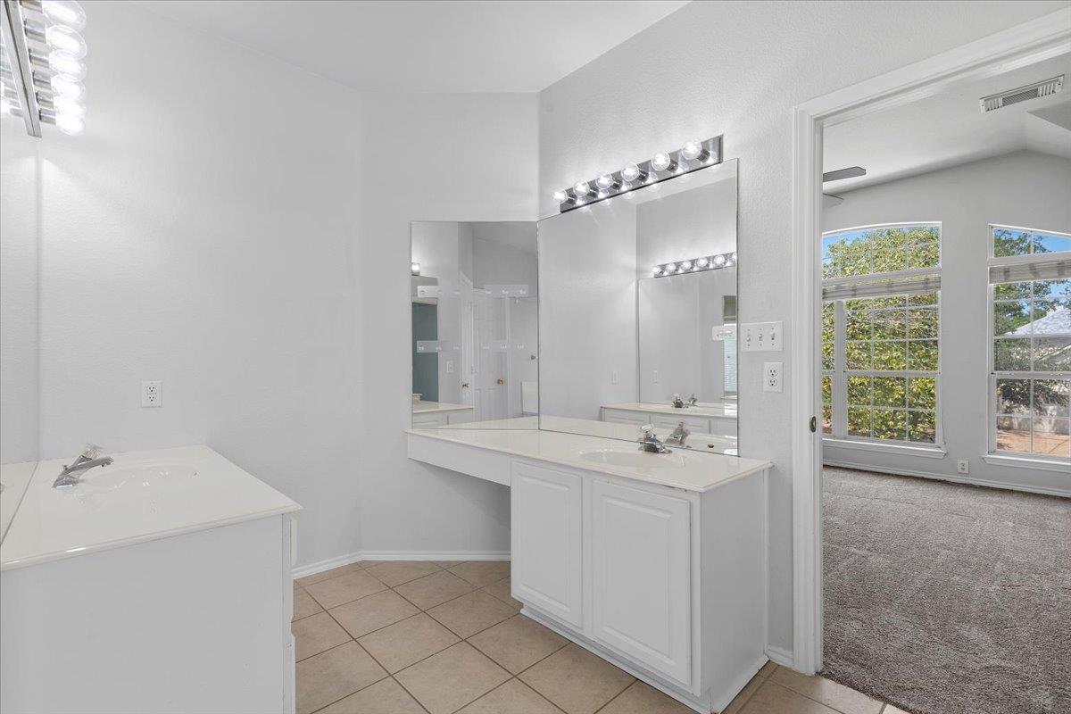 11217 Jockey Bluff Dr Property Photo 12