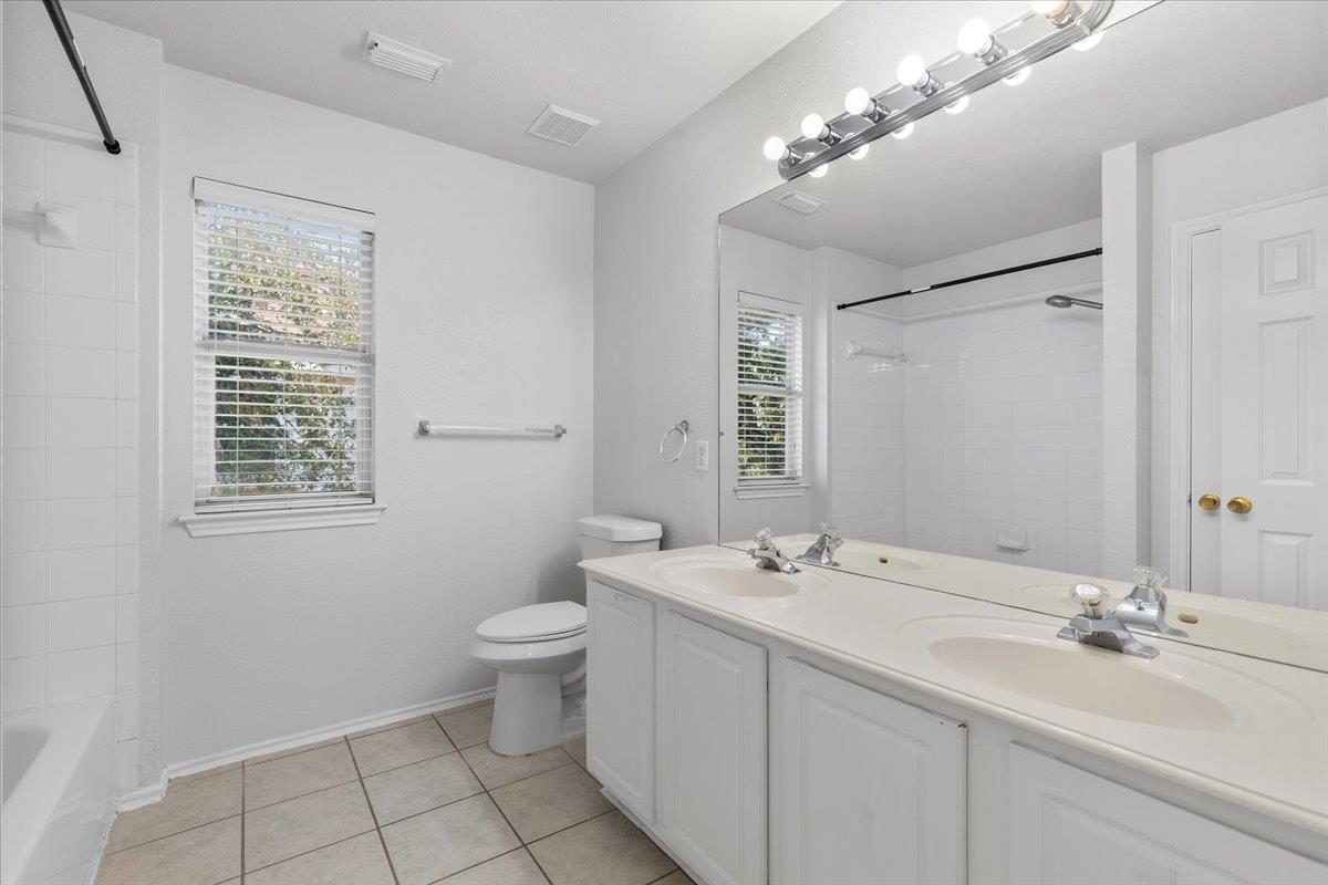 11217 Jockey Bluff Dr Property Photo 18