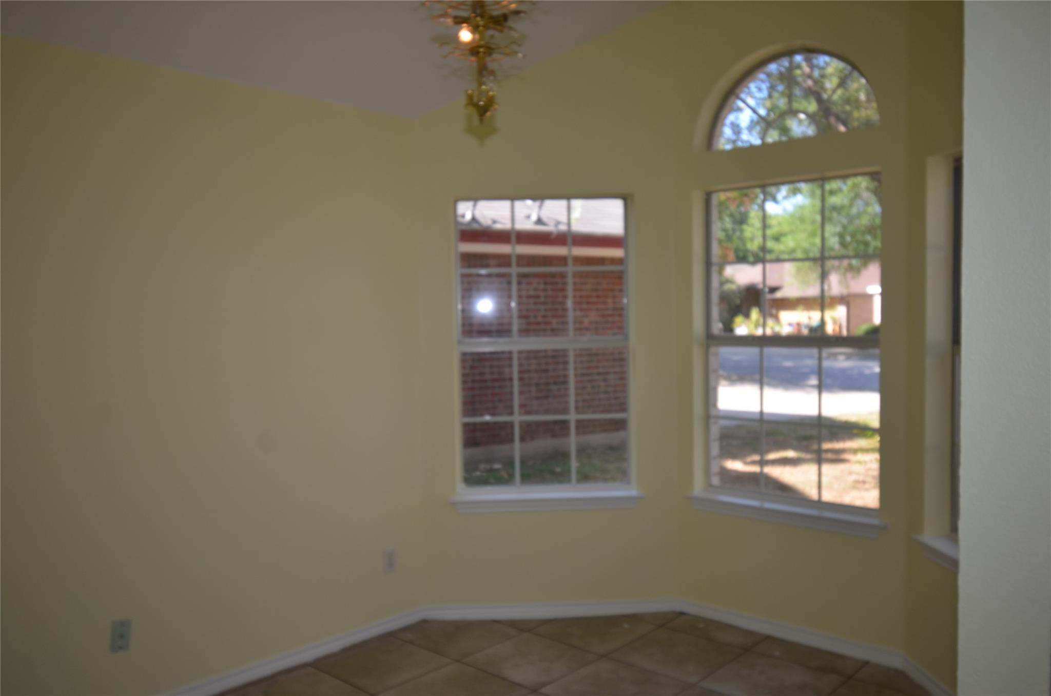 4729 Castleman Dr Property Photo 5