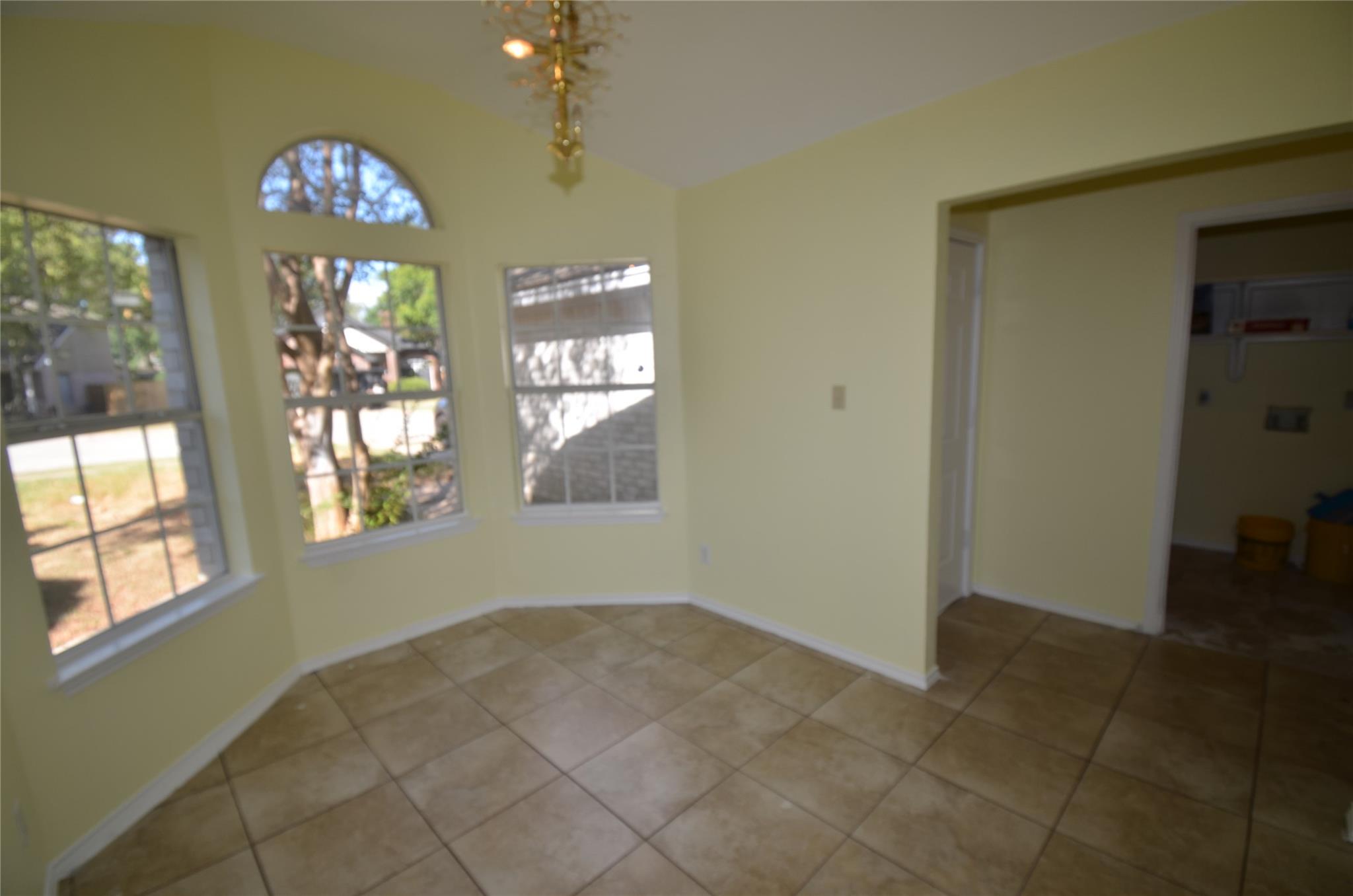 4729 Castleman Dr Property Photo 6