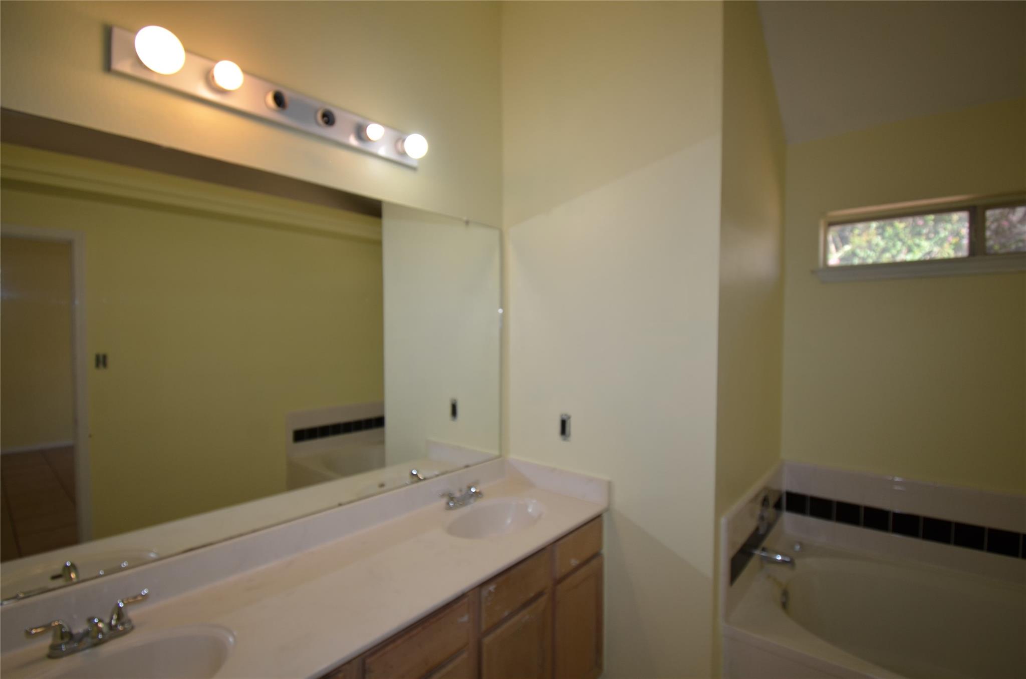 4729 Castleman Dr Property Photo 28