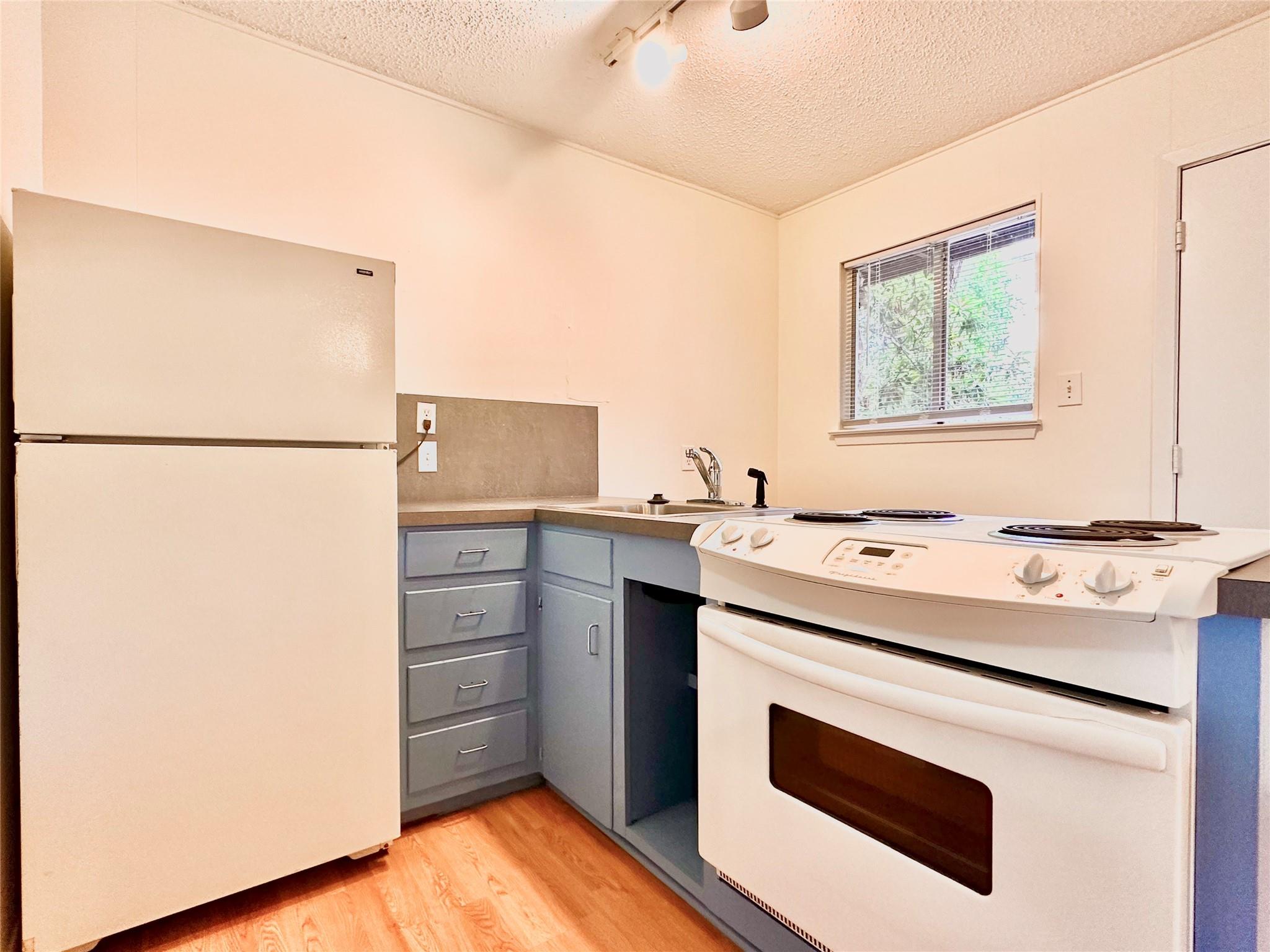 2721 Hemphill Park #b 103-21a Property Photo 2
