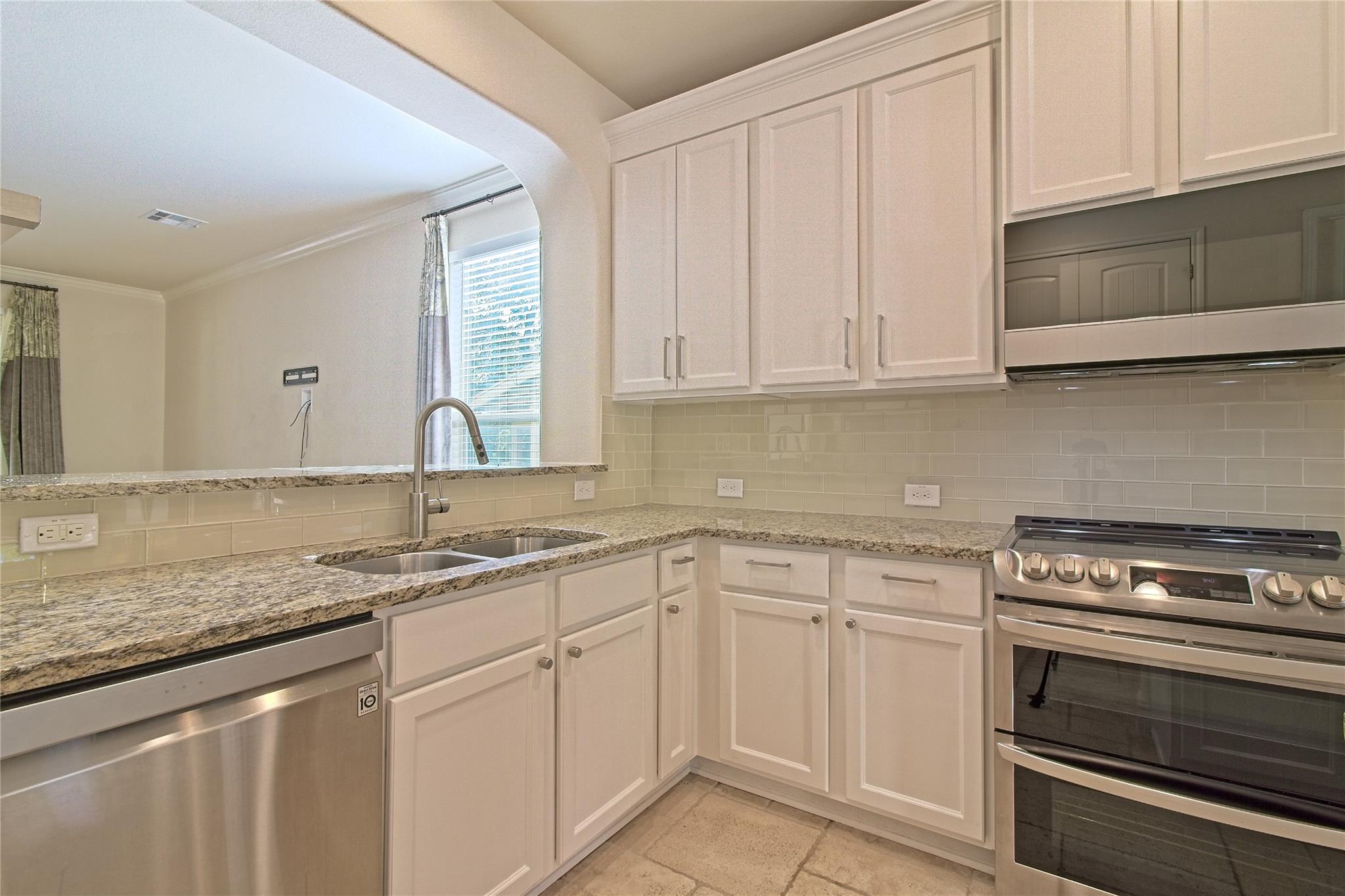 11201 Zimmerman Ln Property Photo 15