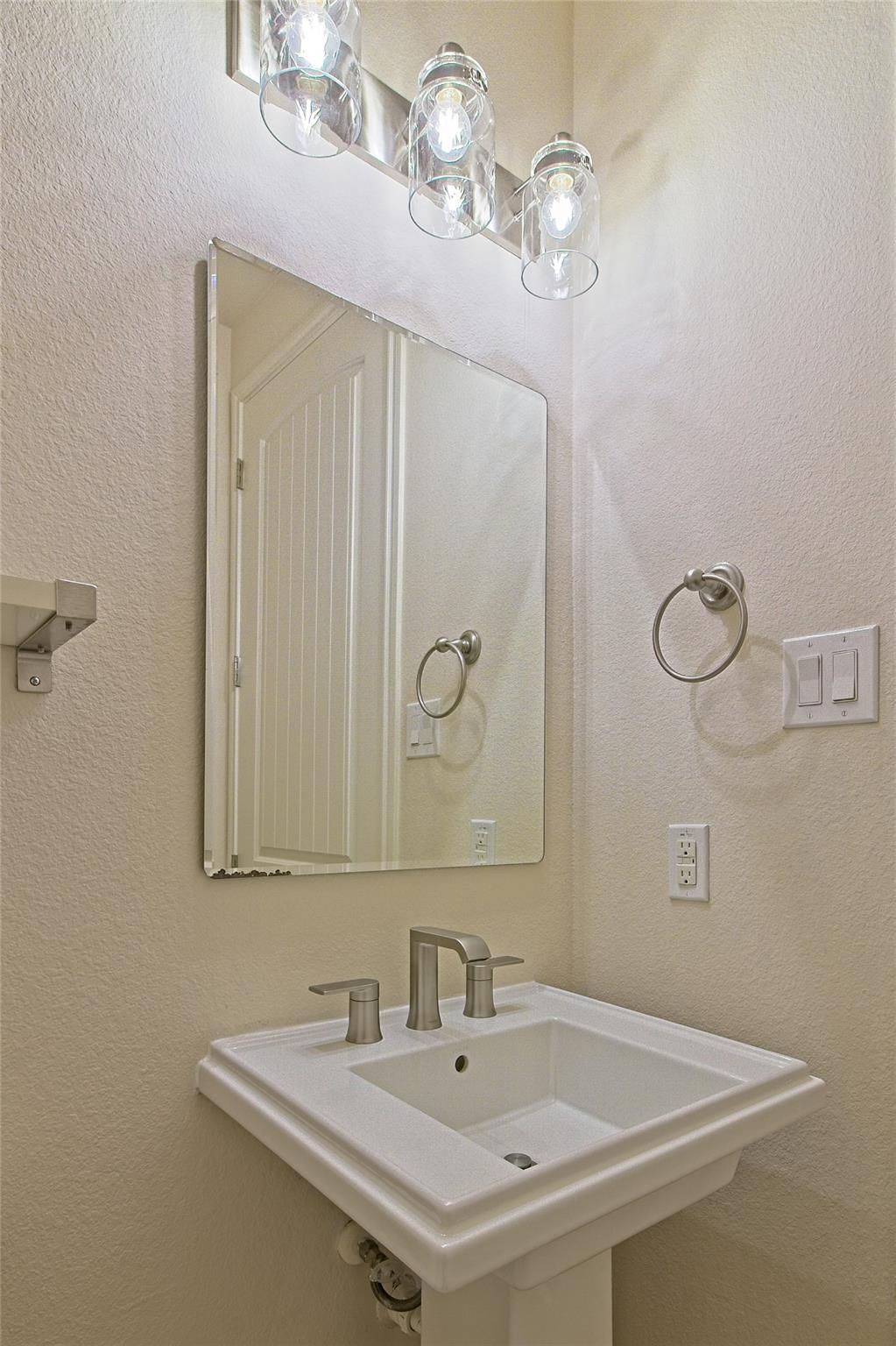 11201 Zimmerman Ln Property Photo 17