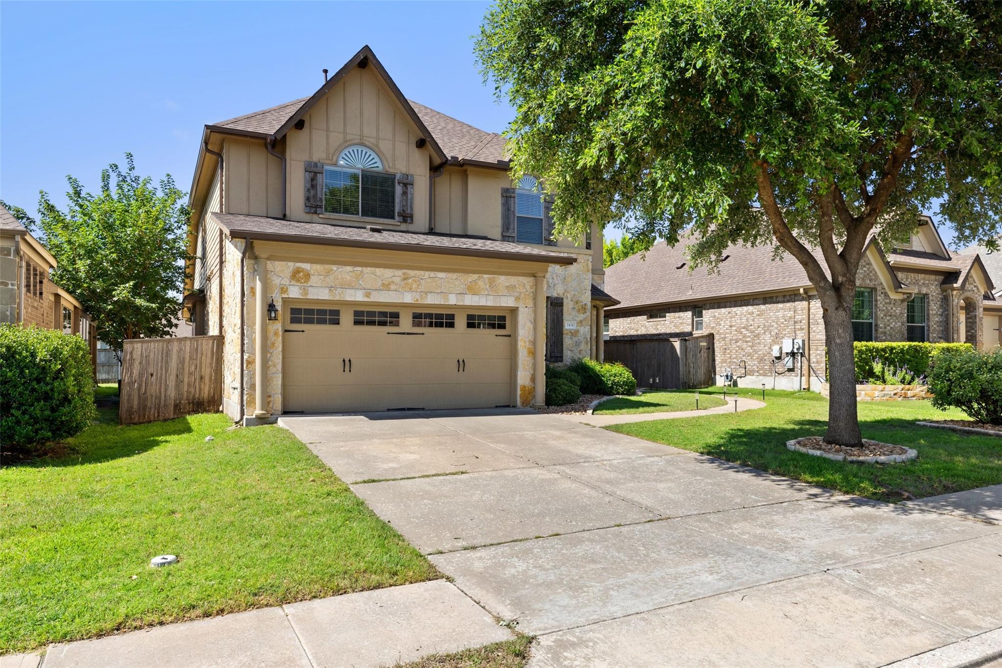 2474 Santa Barbara Loop Property Photo 3