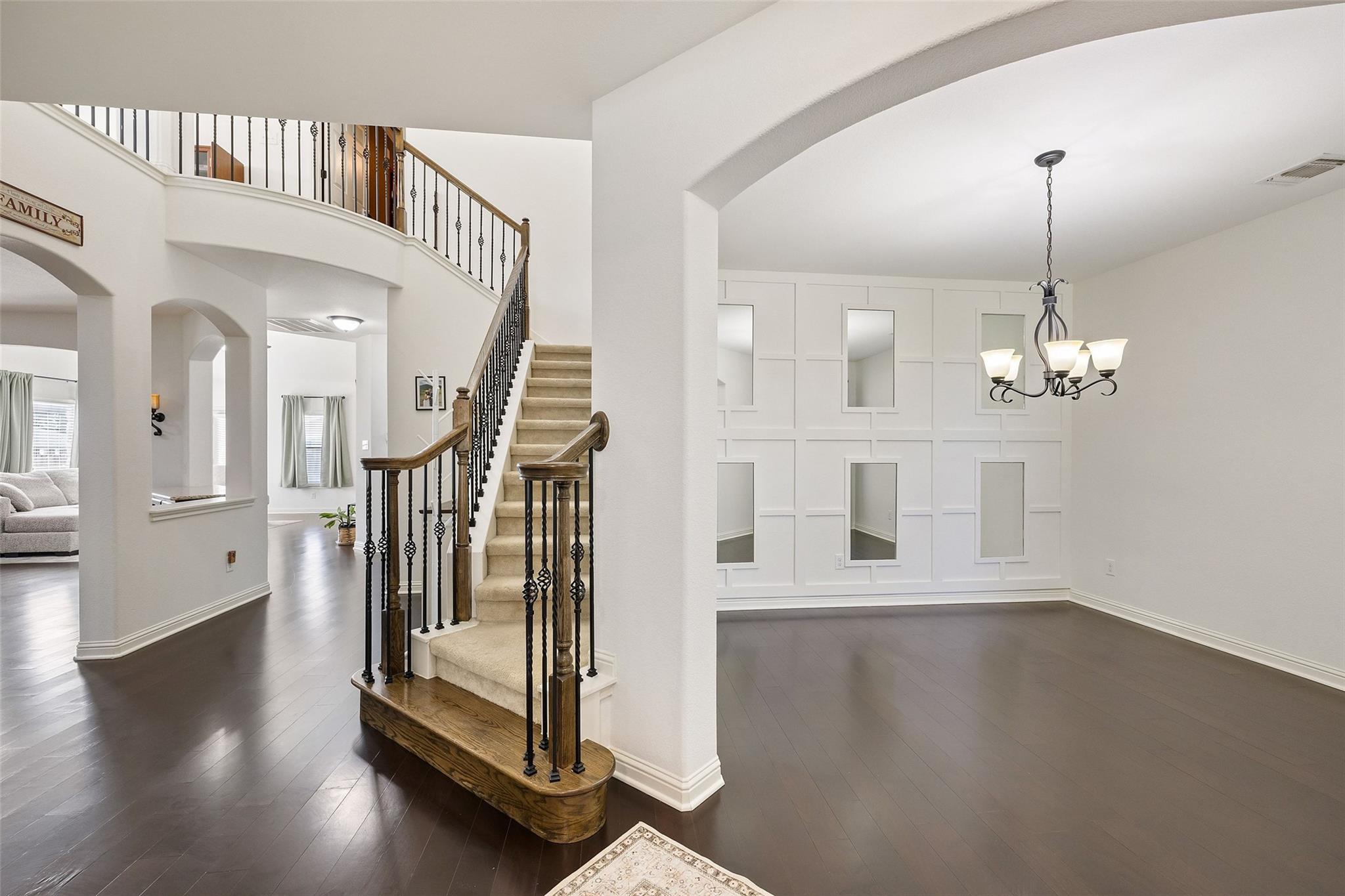 2474 Santa Barbara Loop Property Photo 4
