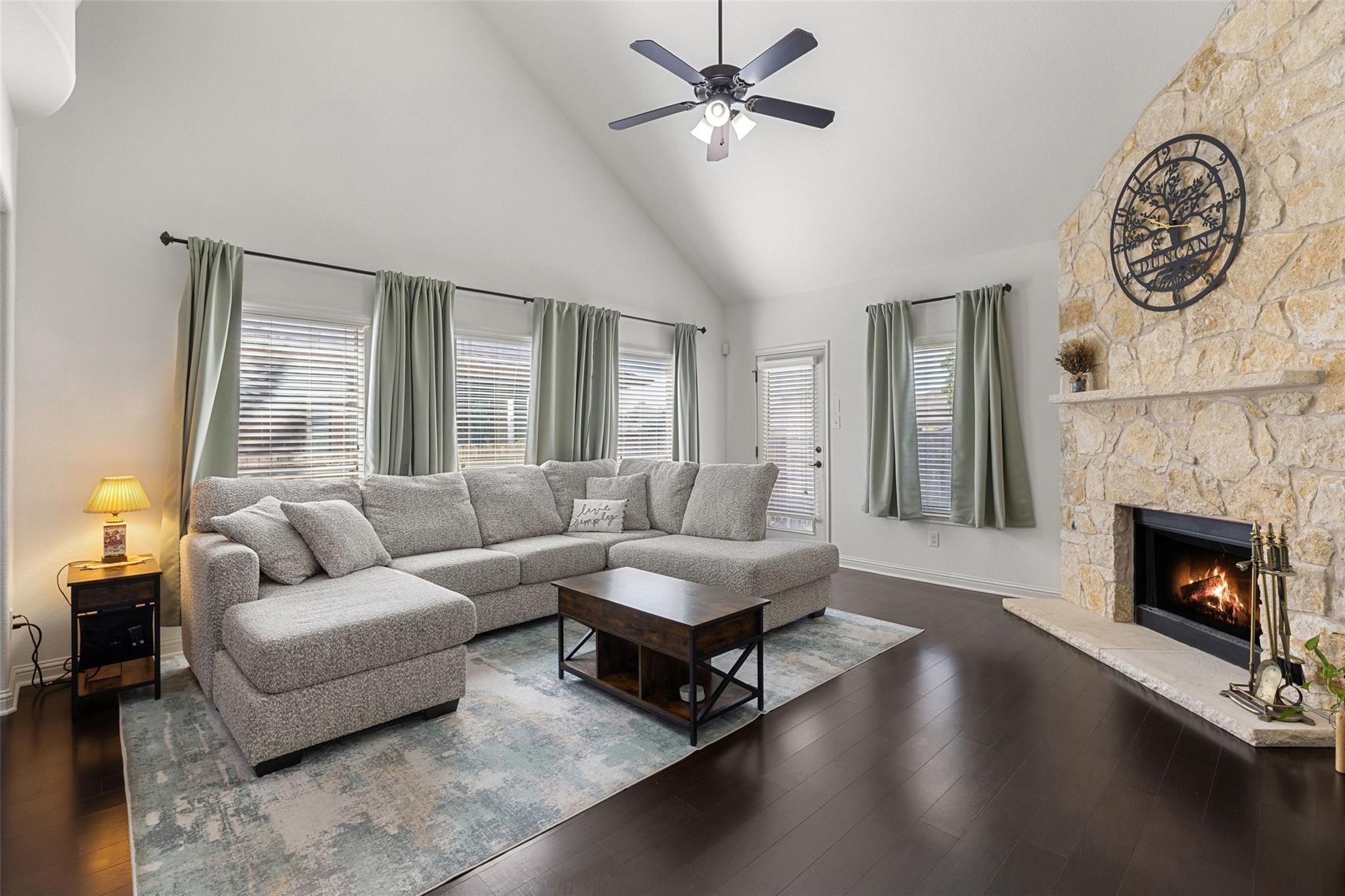 2474 Santa Barbara Loop Property Photo 7