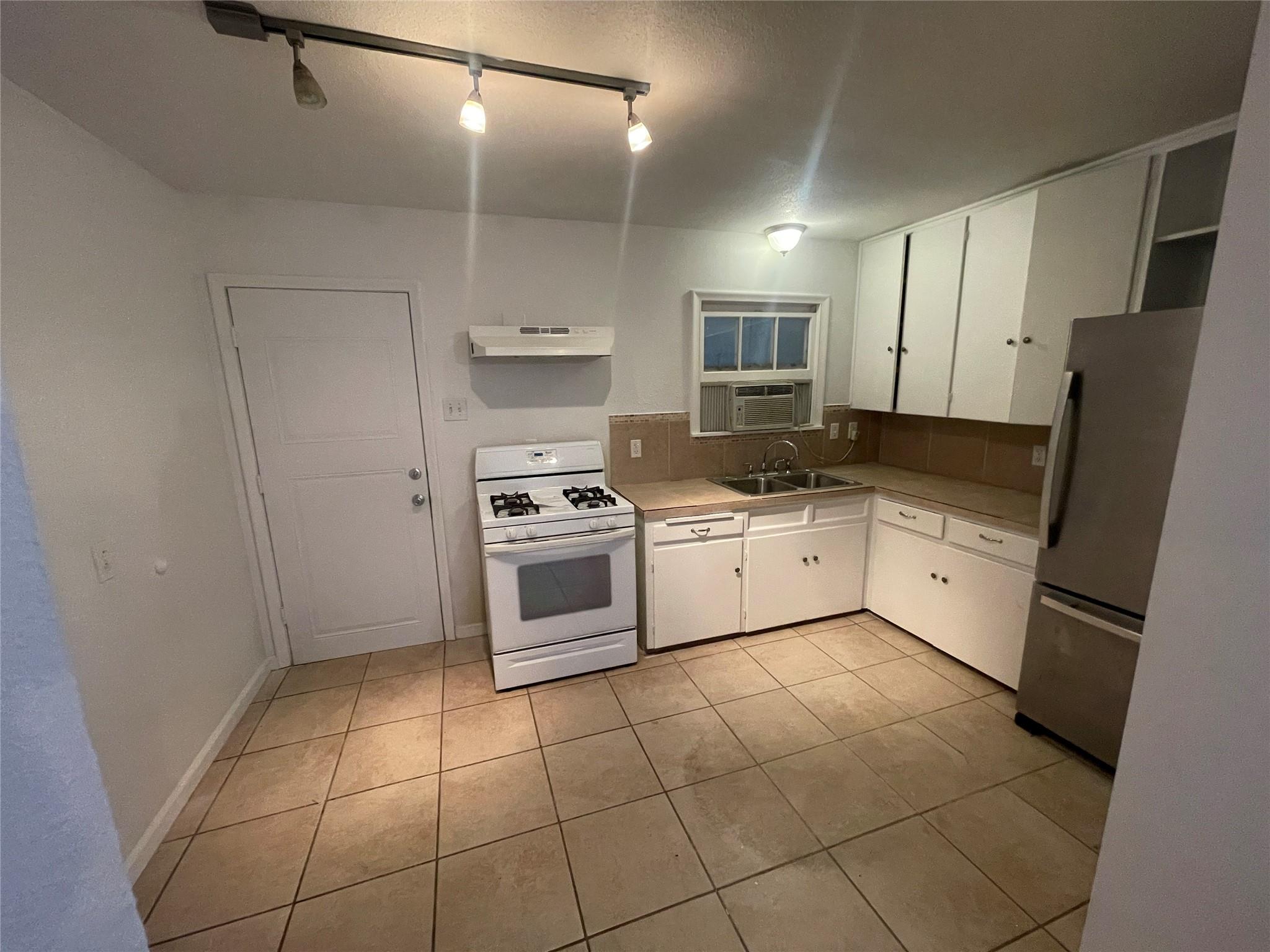 4512 Hank Ave Property Photo 10