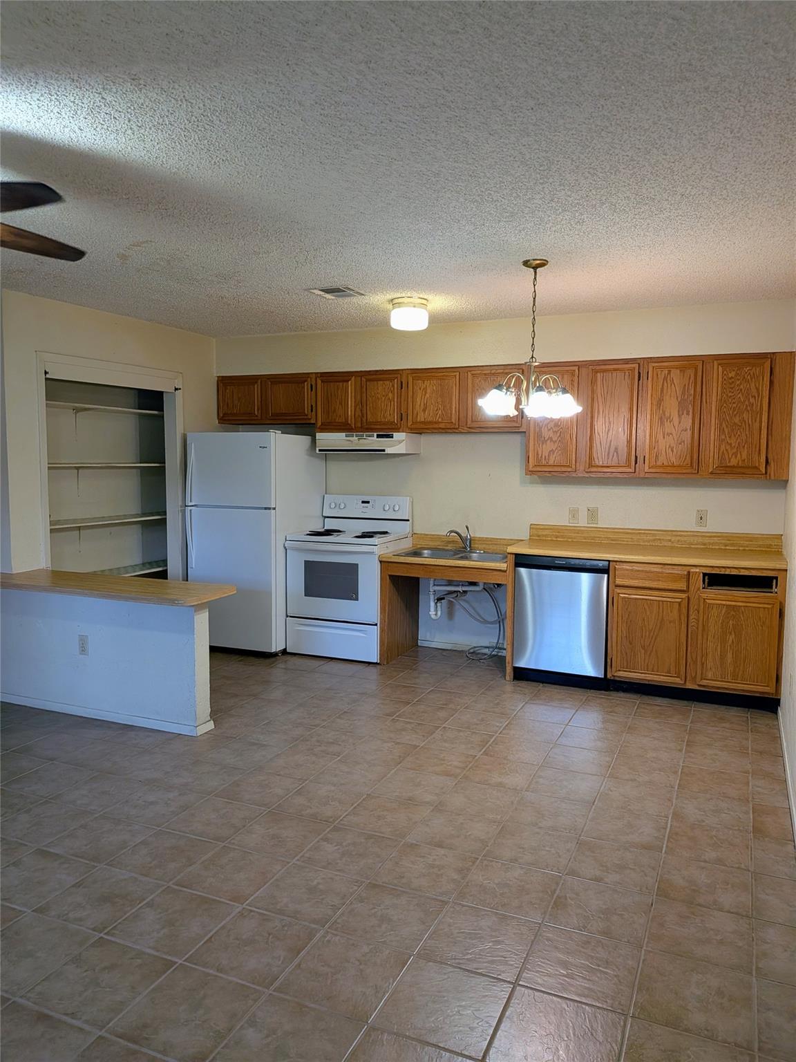 1507 Earle St Property Photo 4