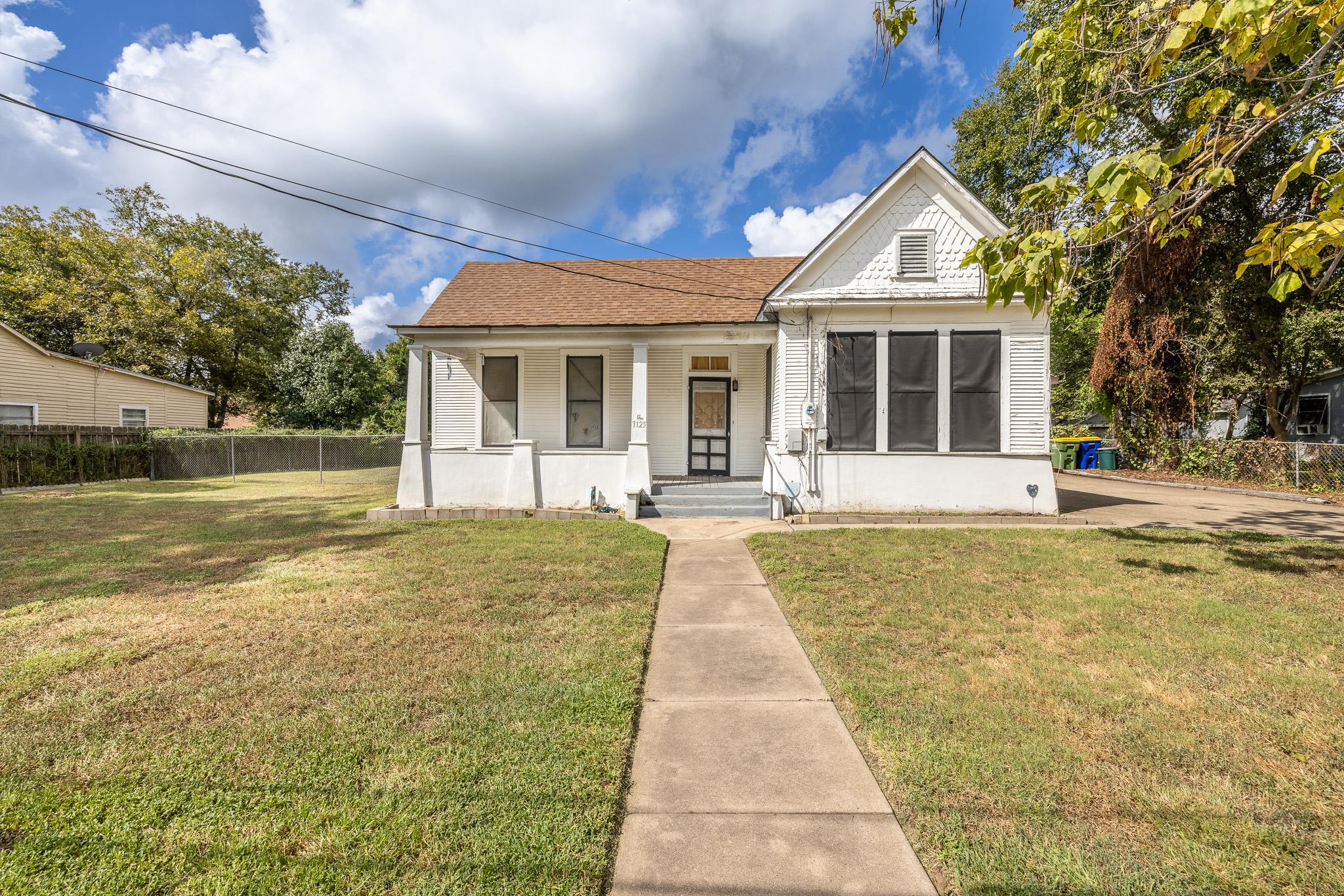 1125 Saint Peter St Property Photo