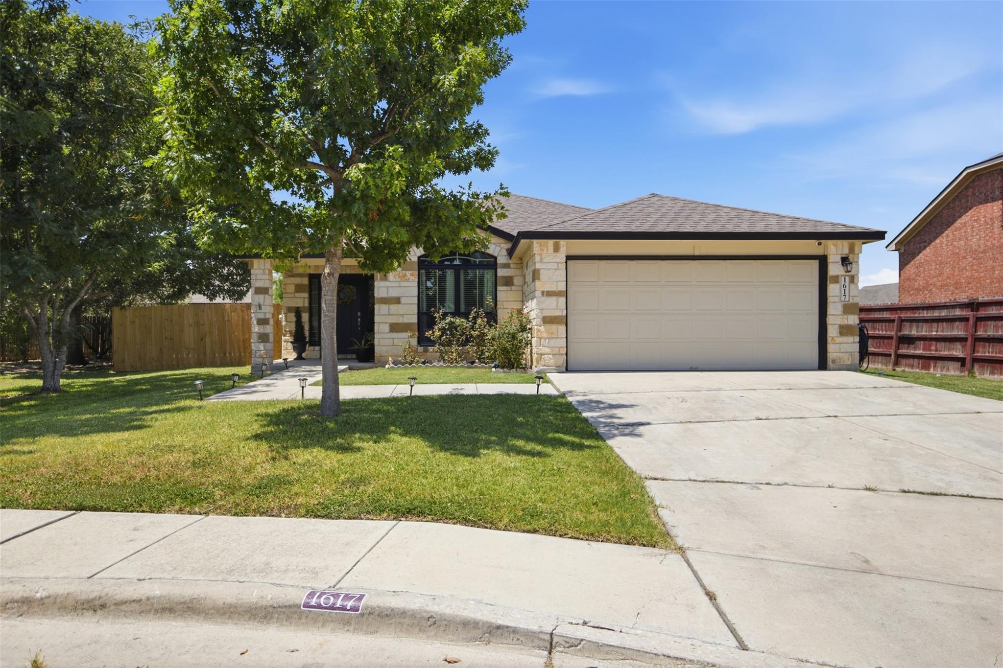 1617 Sunflower St Property Photo 7