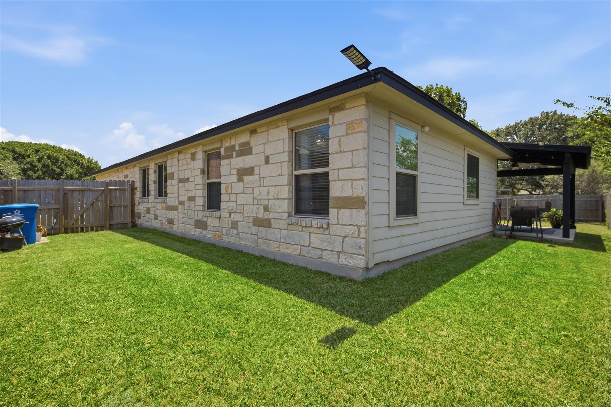 1617 Sunflower St Property Photo 30