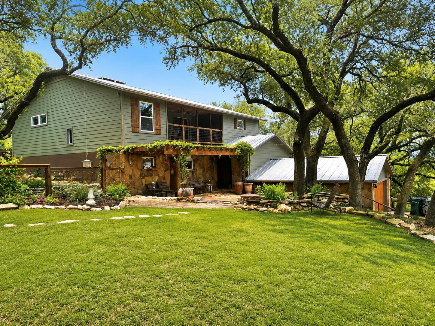 2905 Newton Dr Property Photo 1