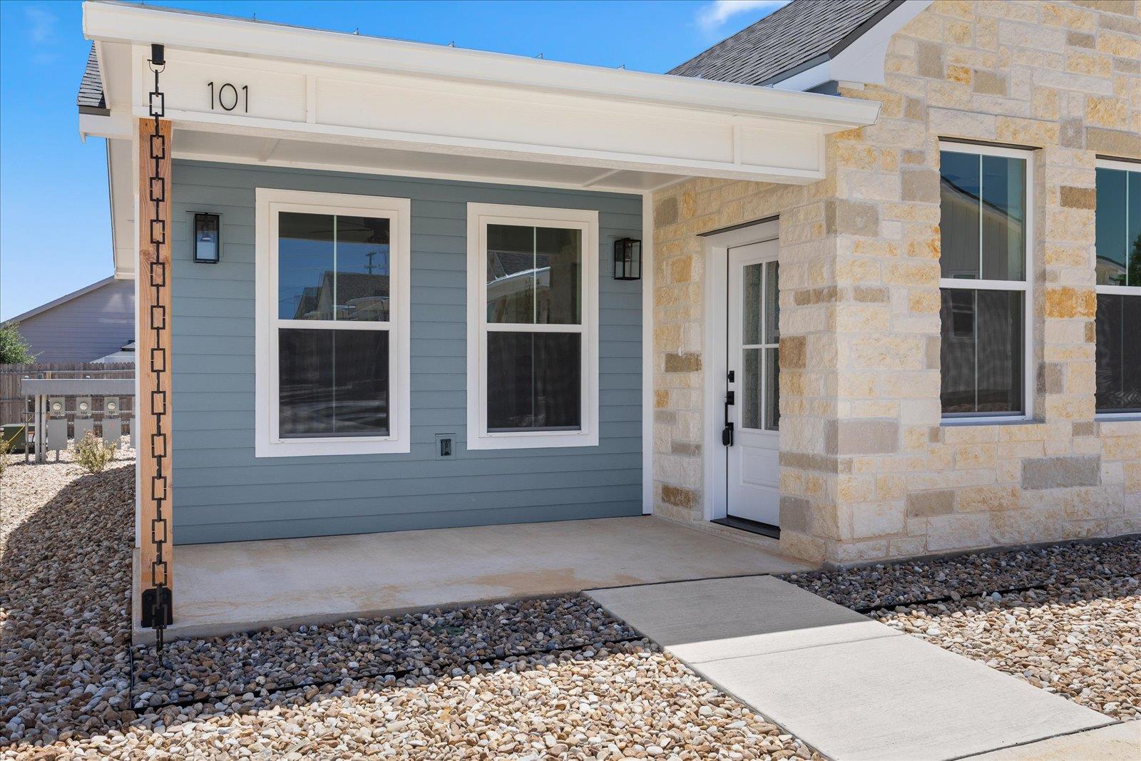 802 S Creek St #101 Property Photo 2
