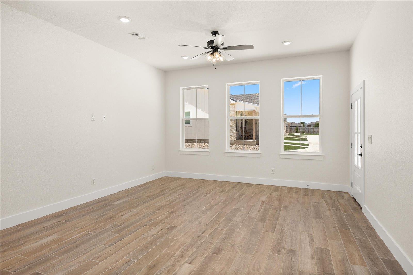 802 S Creek St #101 Property Photo 4