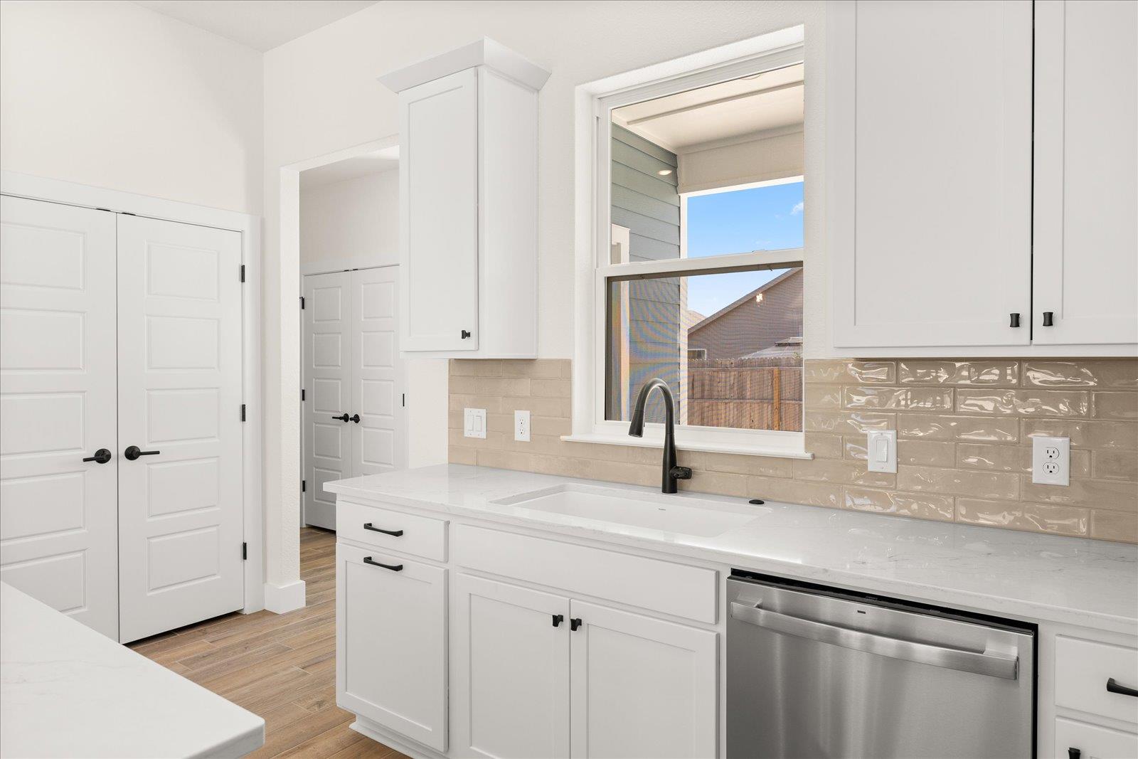 802 S Creek St #101 Property Photo 10