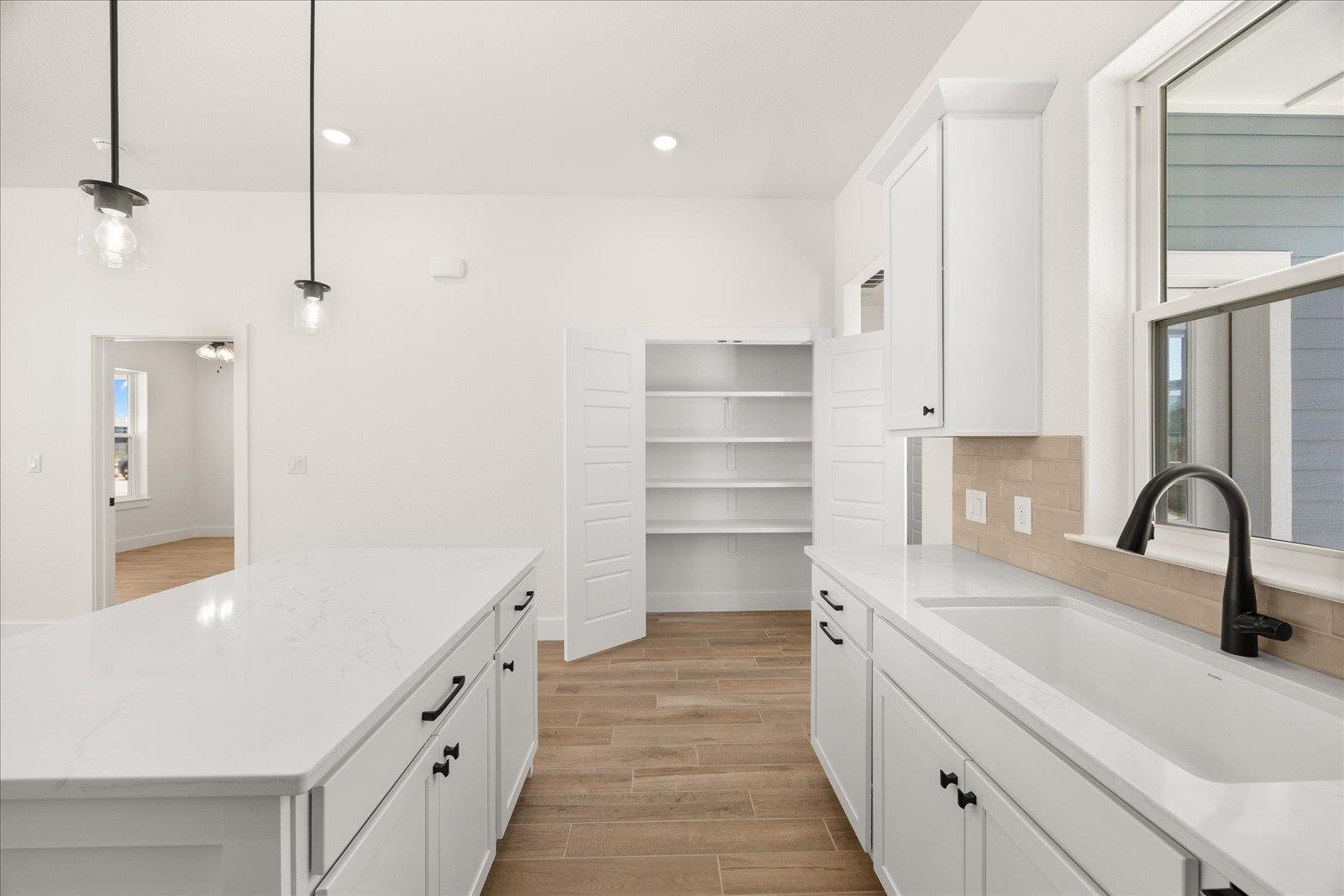 802 S Creek St #101 Property Photo 11
